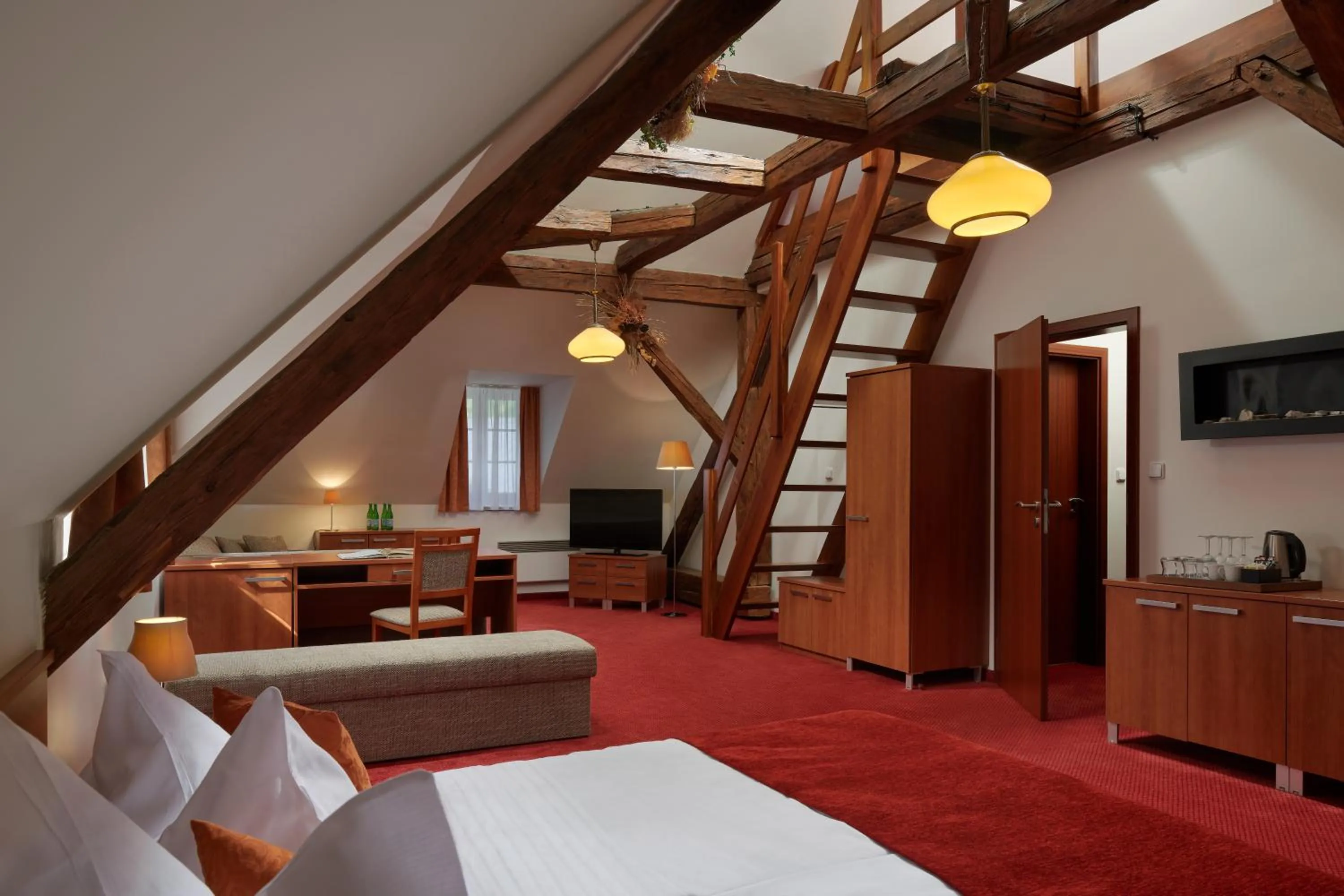 Photo of the whole room, Bed in Hotel Singer