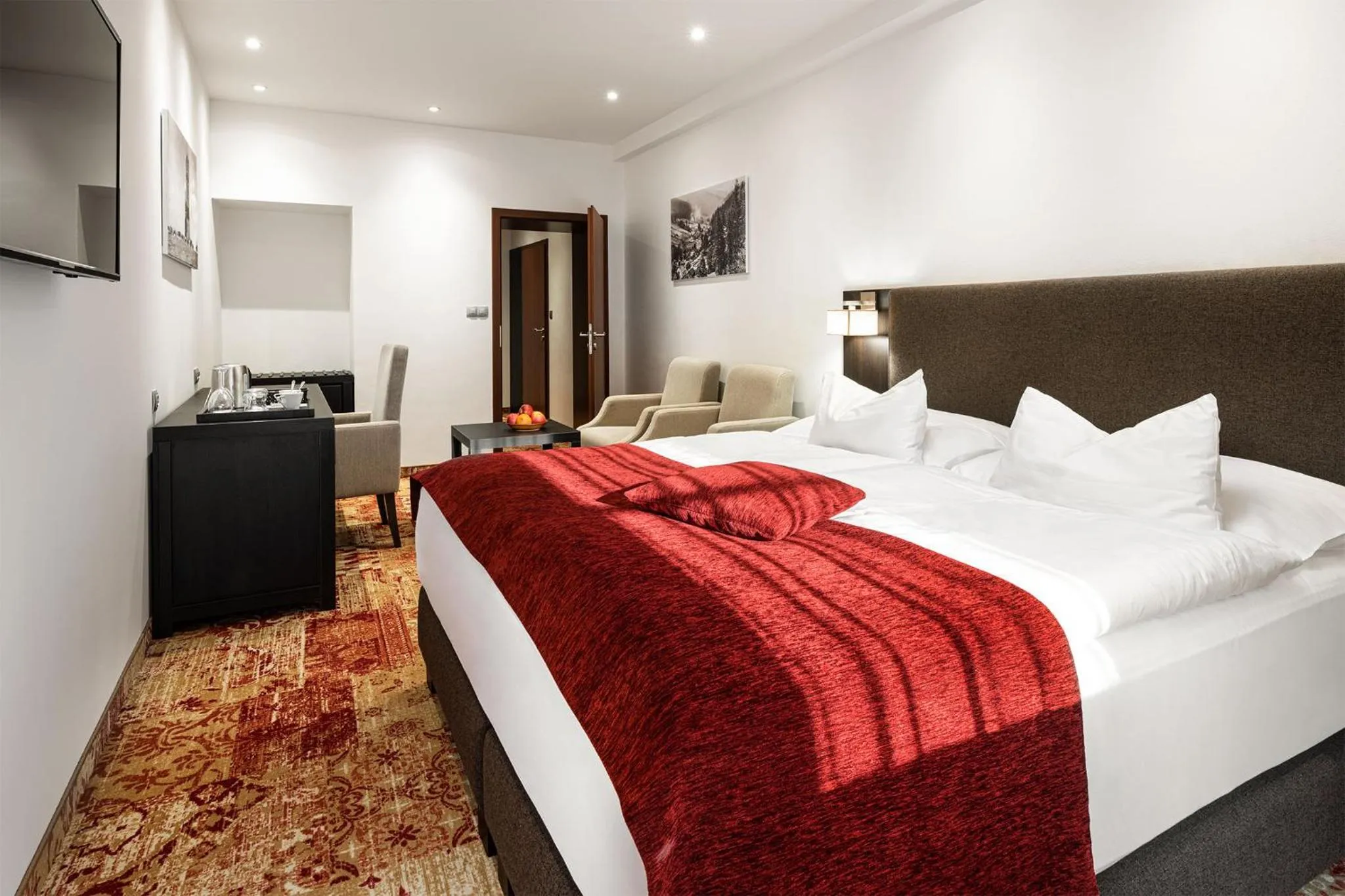 Photo of the whole room, Bed in Hotel Singer