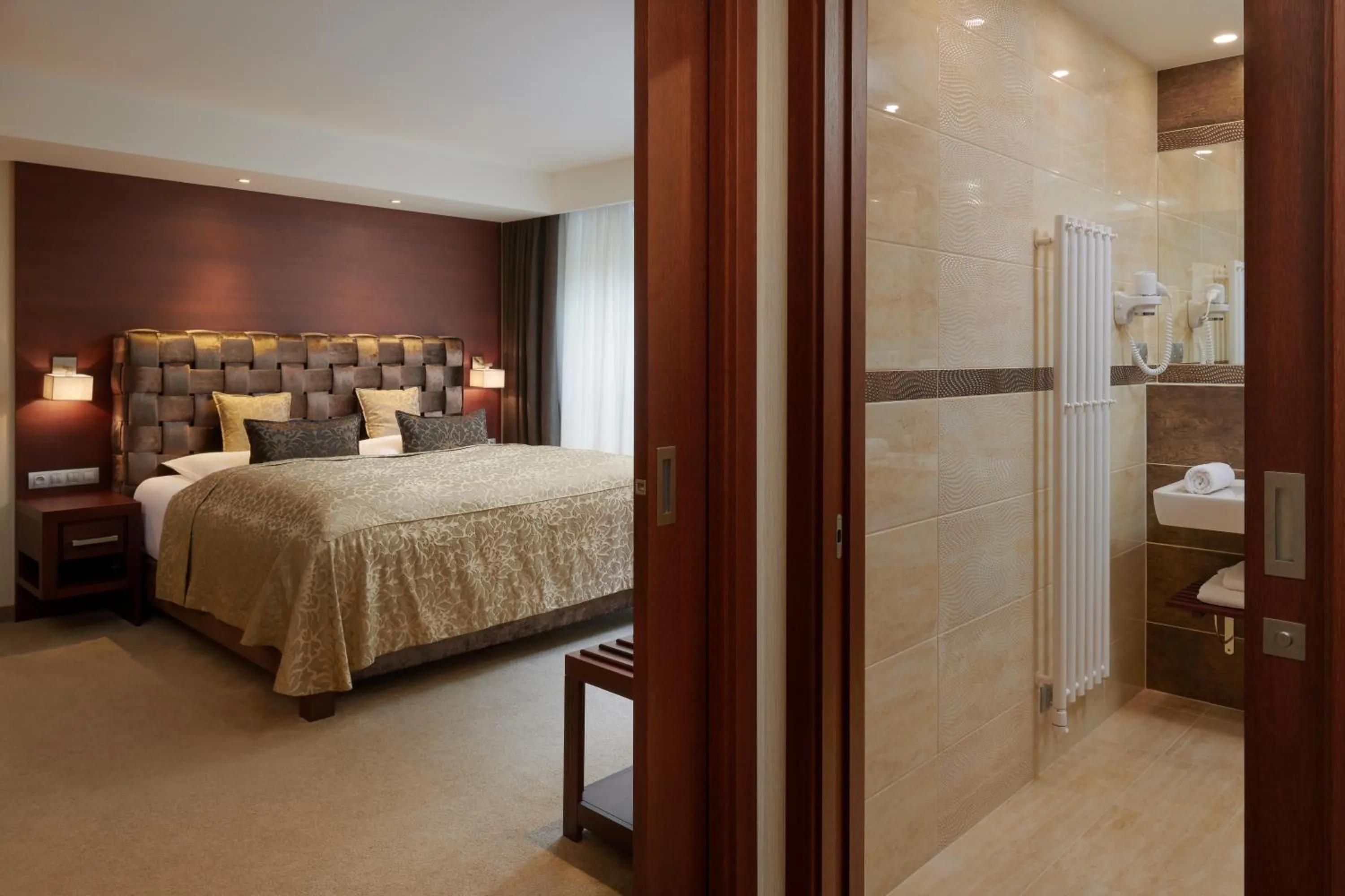 Photo of the whole room, Bed in Hotel Singer