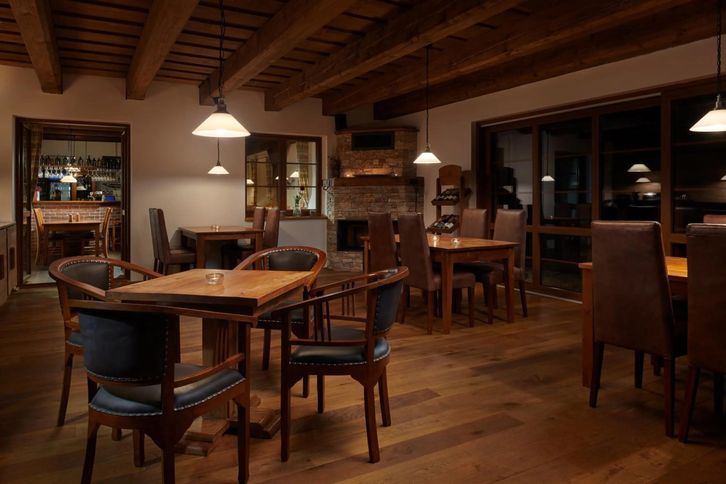 Restaurant/places to eat in Hotel Singer