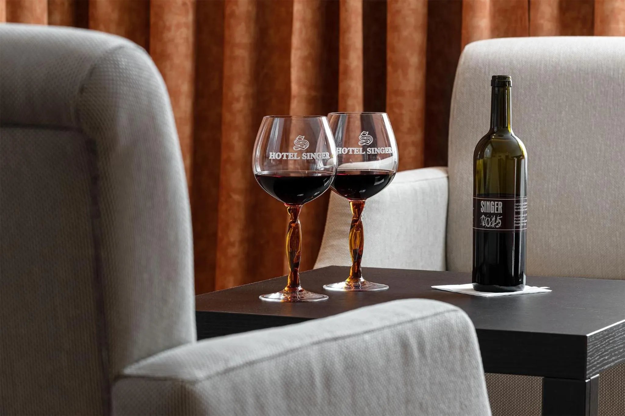 Seating area in Hotel Singer