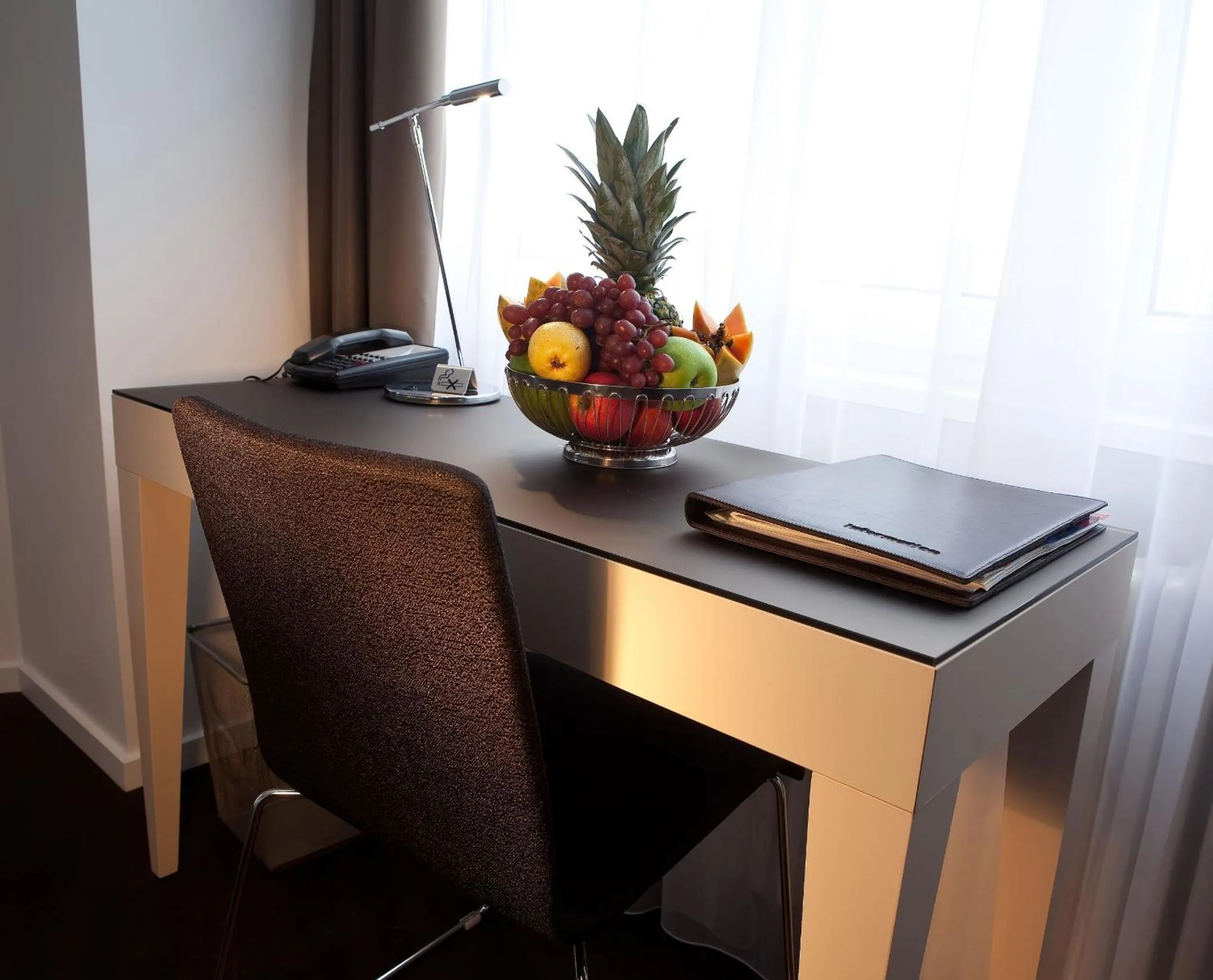 Photo of the whole room in Manhattan Hotel