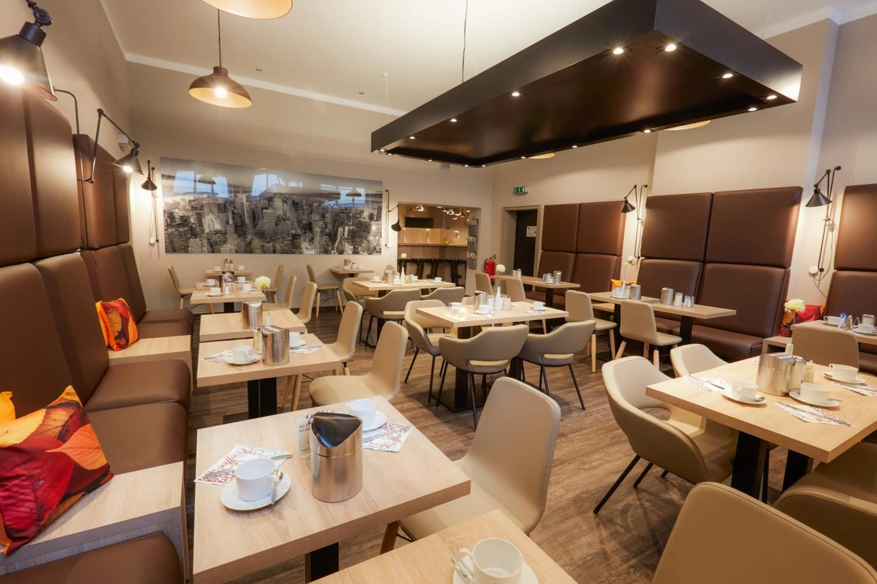 Food and drinks in Manhattan Hotel