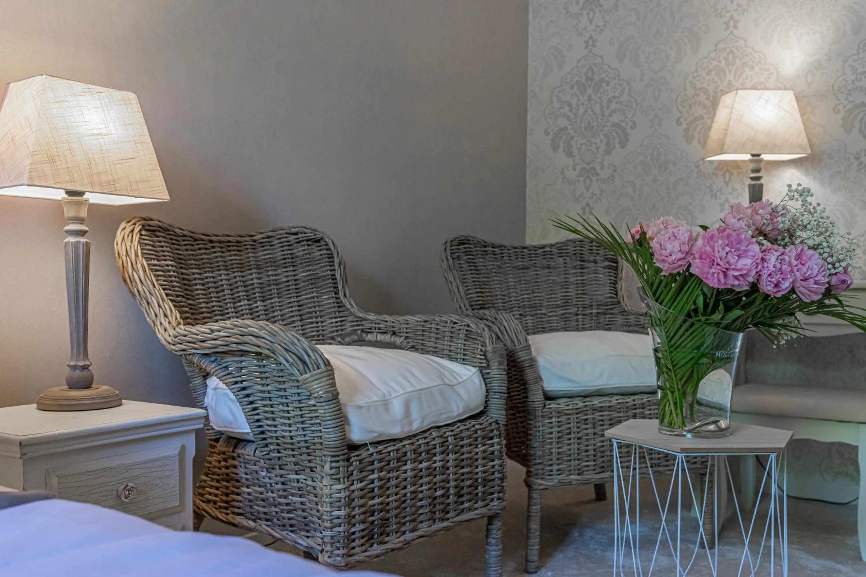 Bedroom in Hôtel Au Coq Dort Spa