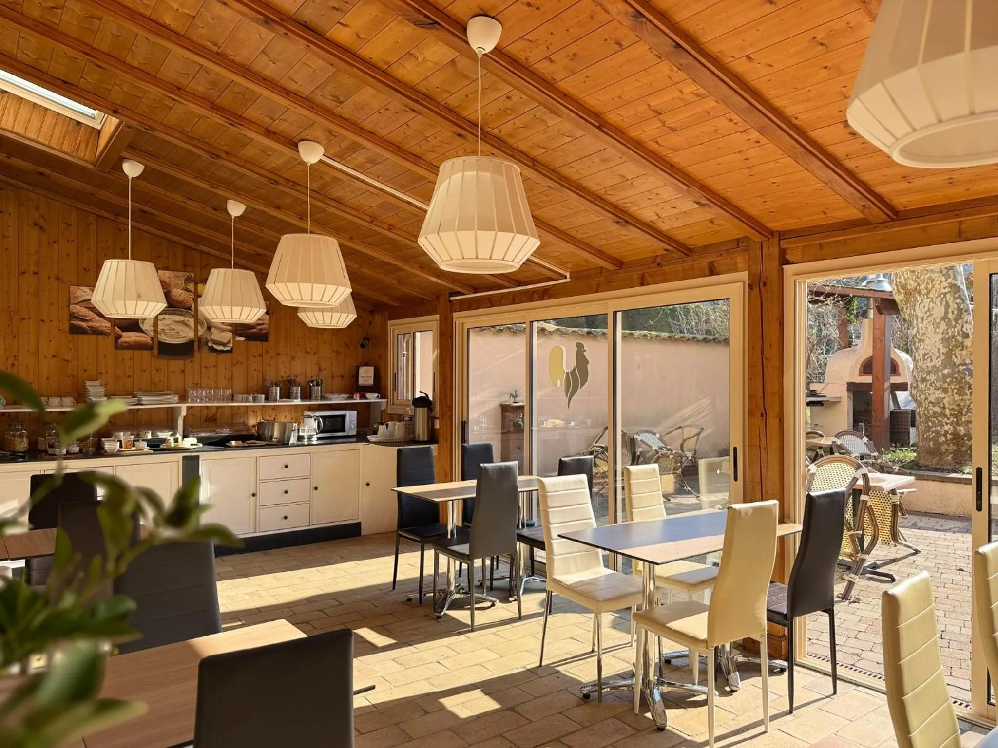 Breakfast in Hôtel Au Coq Dort Spa