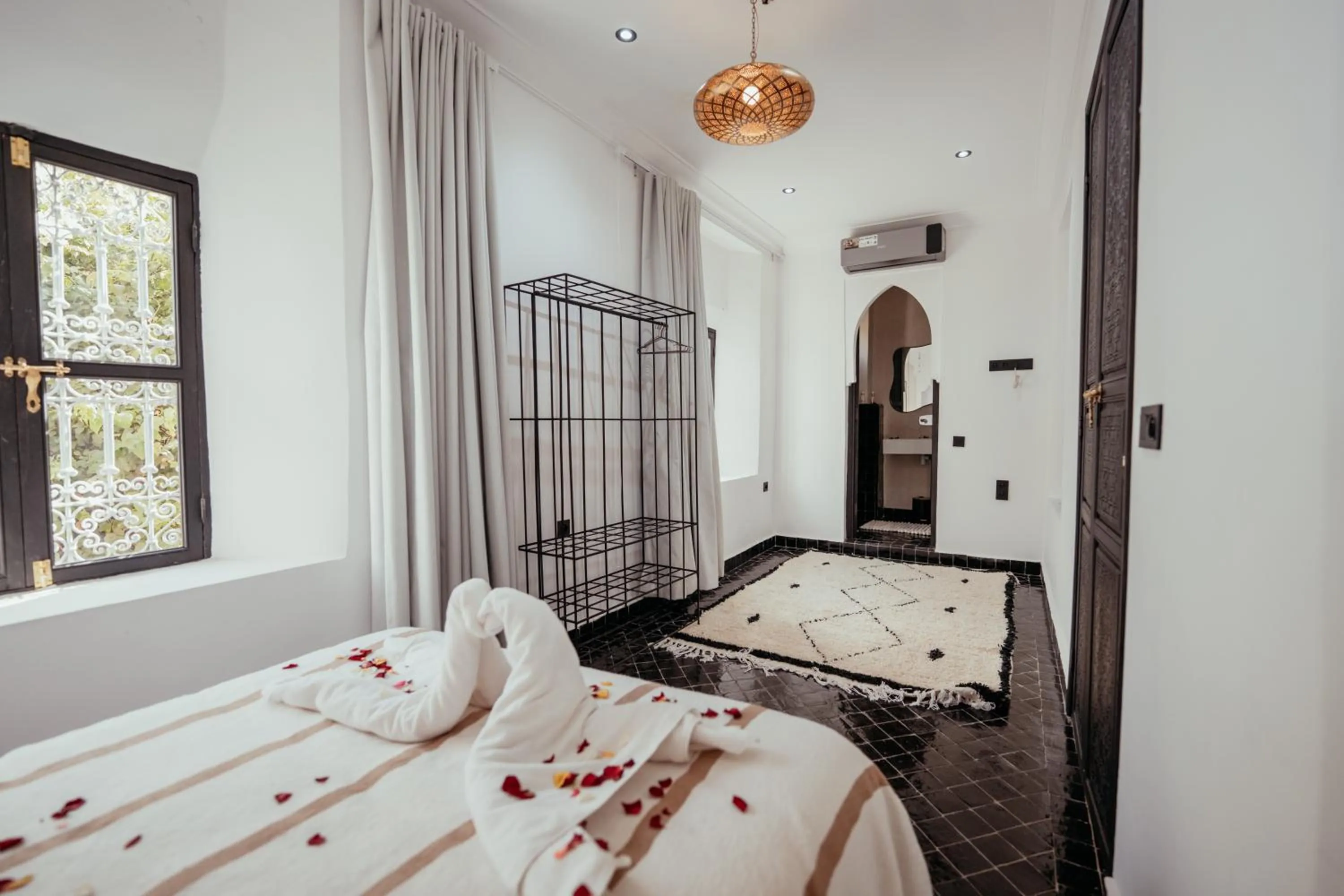 Bed in Riad Agdal Royal & Spa