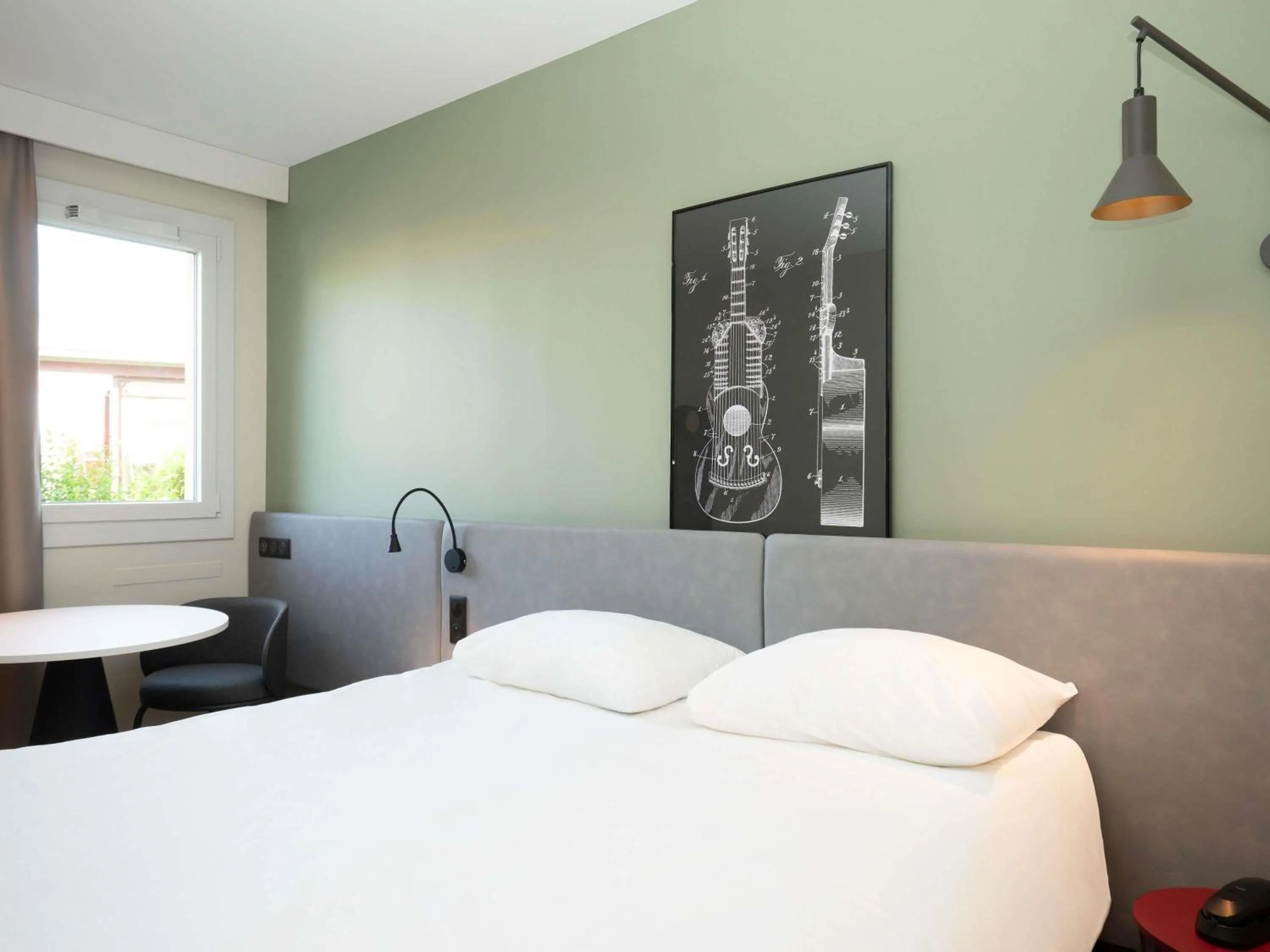 Photo of the whole room, Bed in ibis Reims Tinqueux