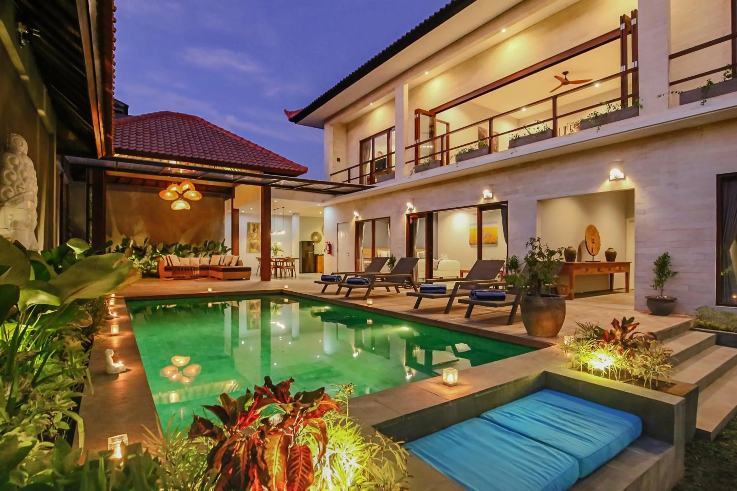 Swimming pool in Uwu Villas