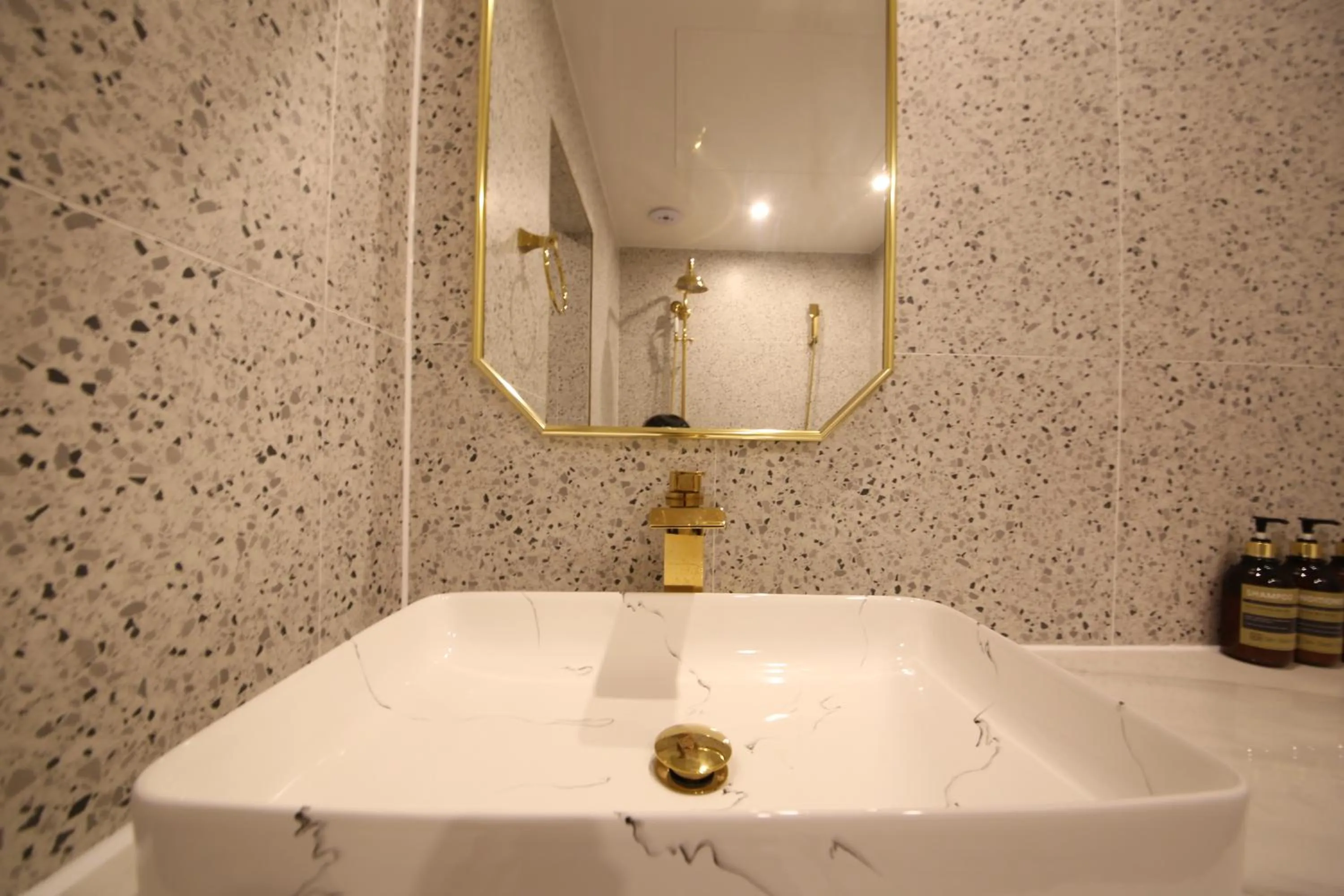 Bathroom in Den Basta Hotel