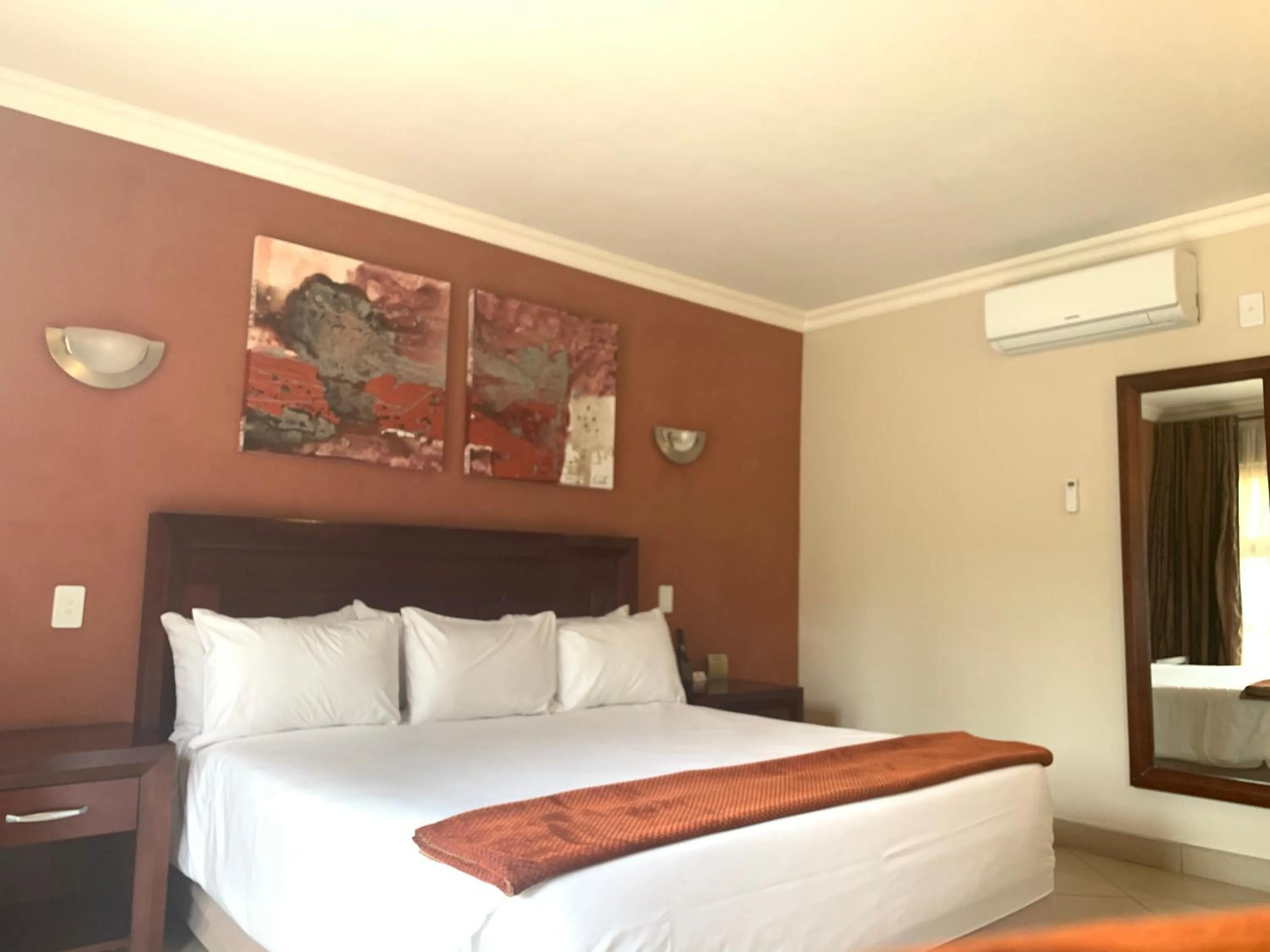 Photo of the whole room, Bed in Royal Hotel