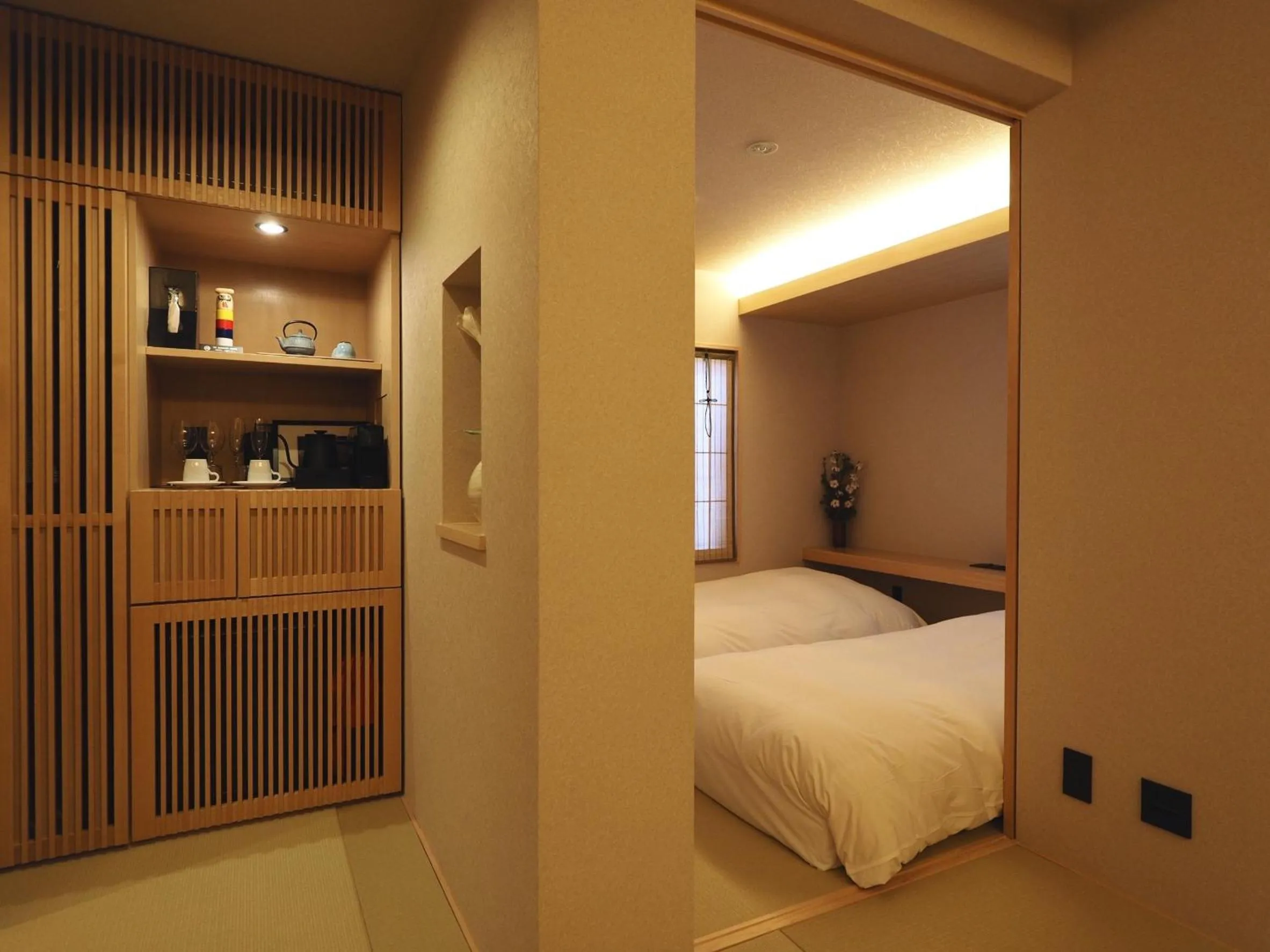 Bedroom, Bed in Ishibekoji Muan