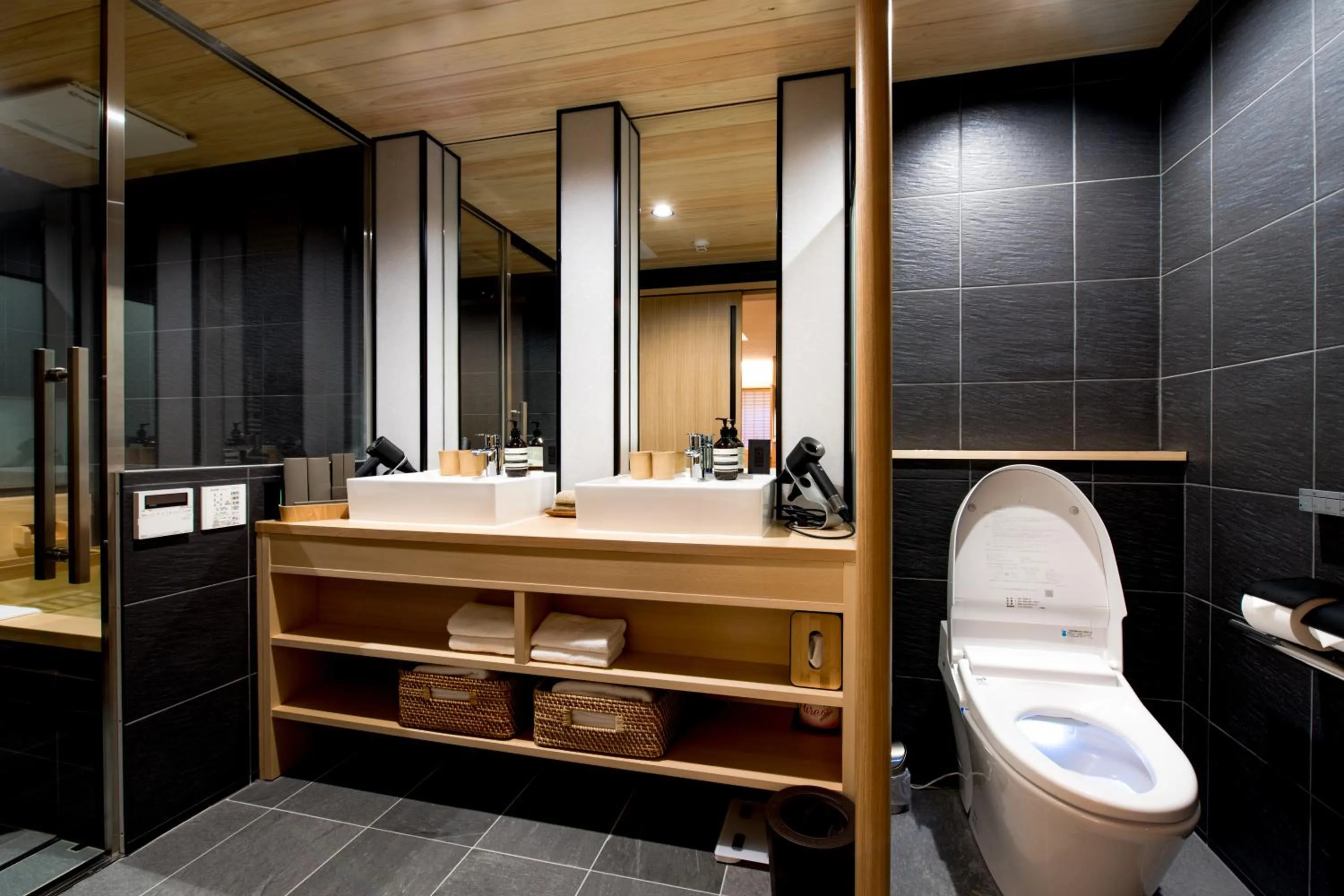 Bathroom in Ishibekoji Muan