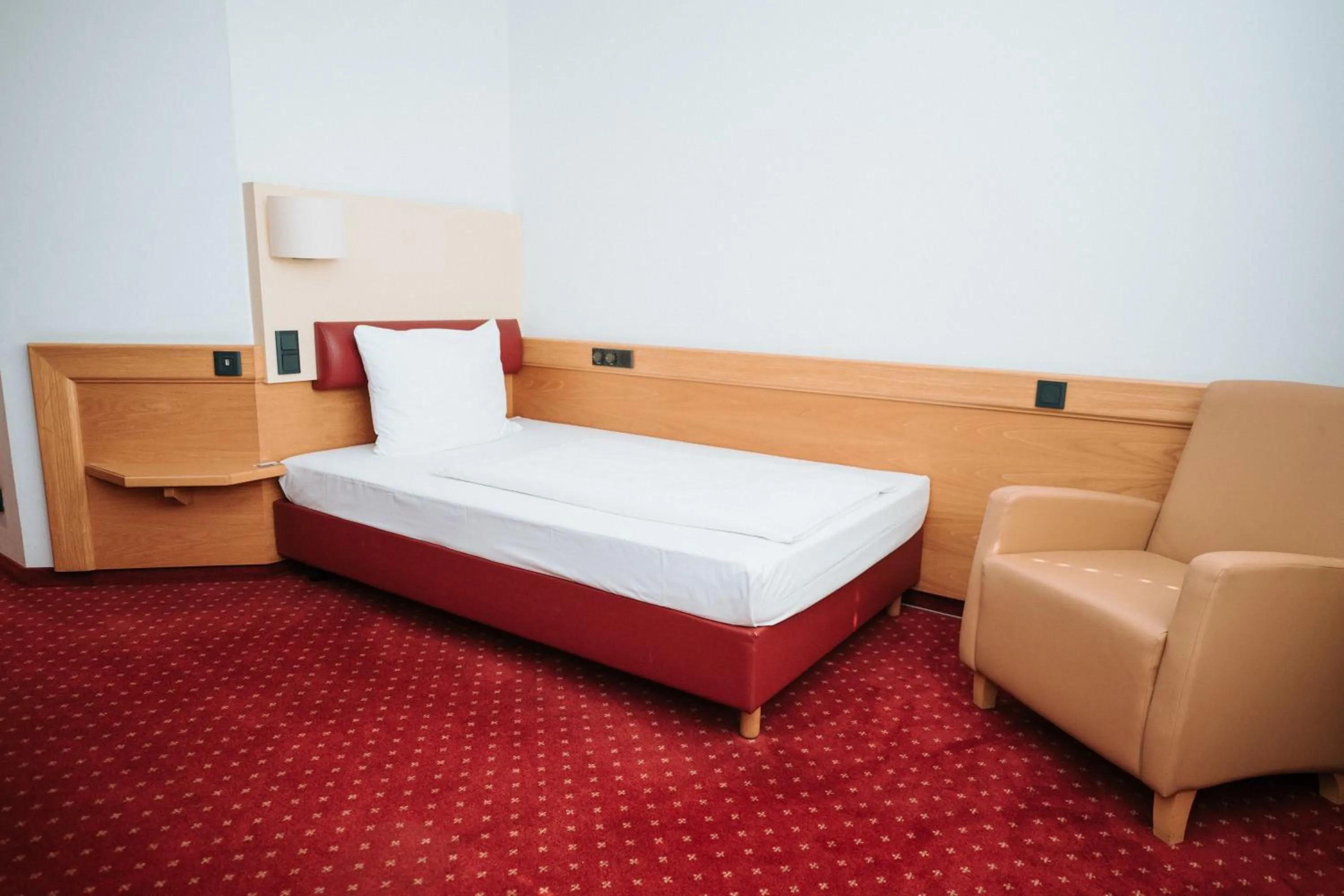 Photo of the whole room, Bed in Feringapark Hotel by Coffee Fellows Hotels