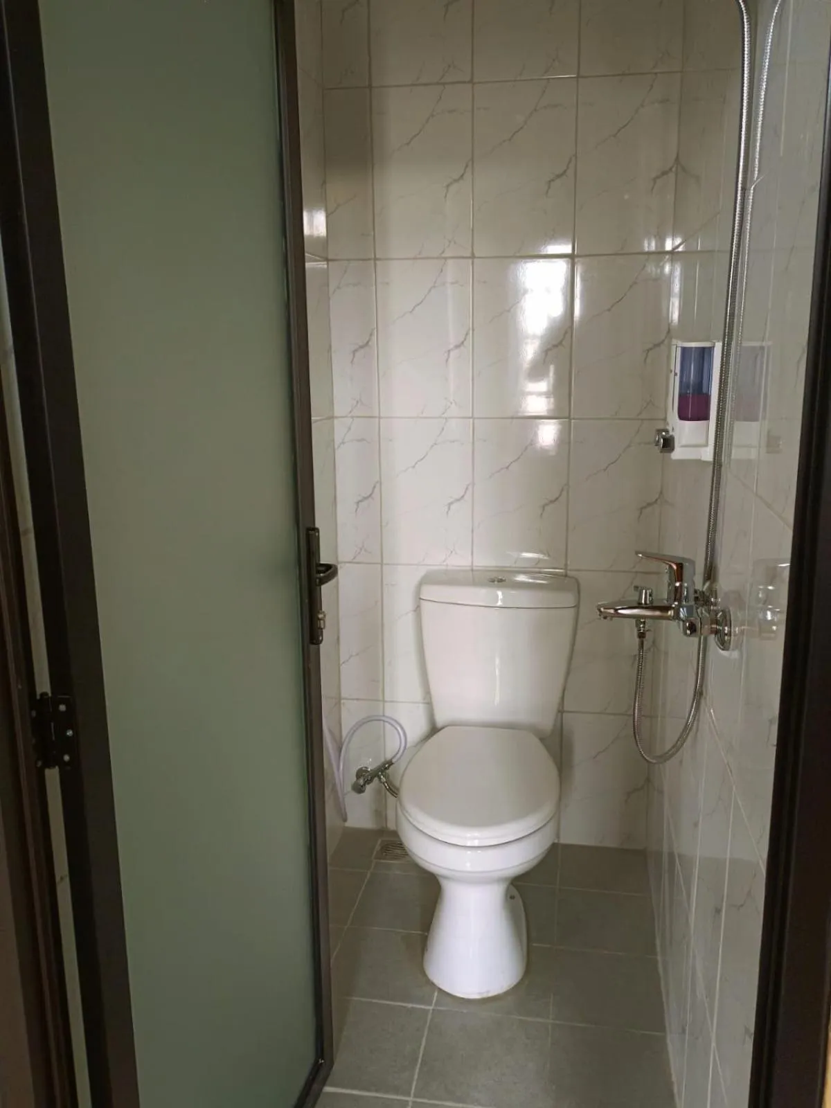 Shower in Hotel Radyoharto Mallioboro Yogyakarta