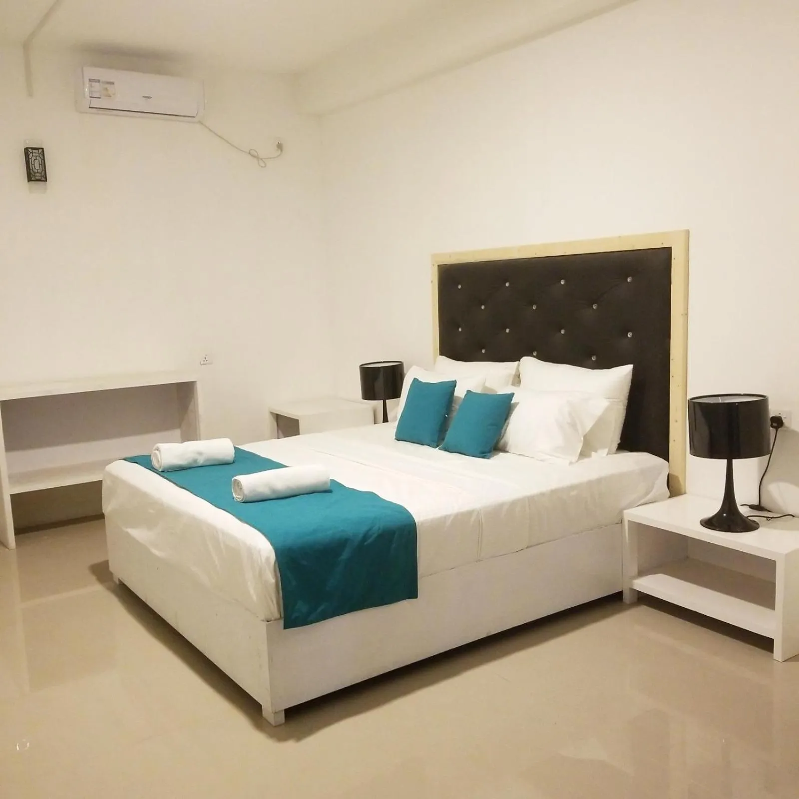 Bed in One World Mirissa