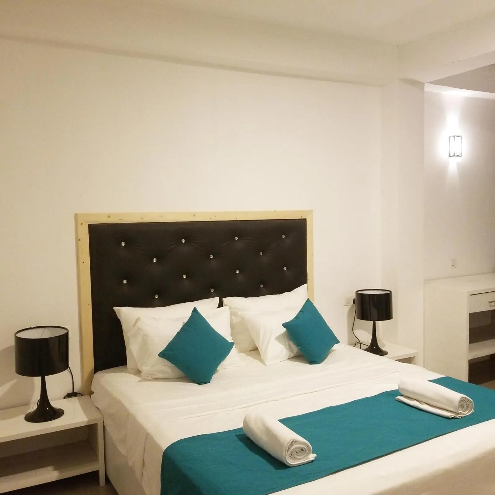 Bed in One World Mirissa