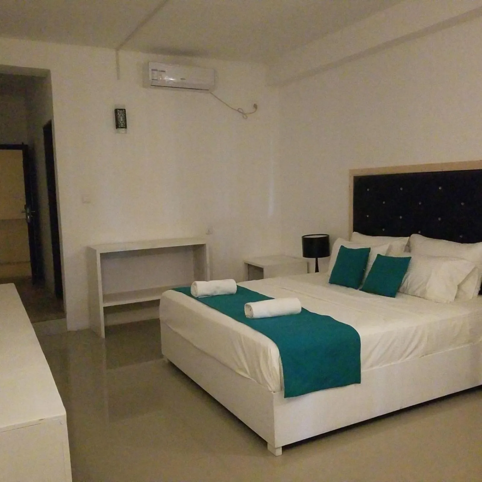 Bed in One World Mirissa