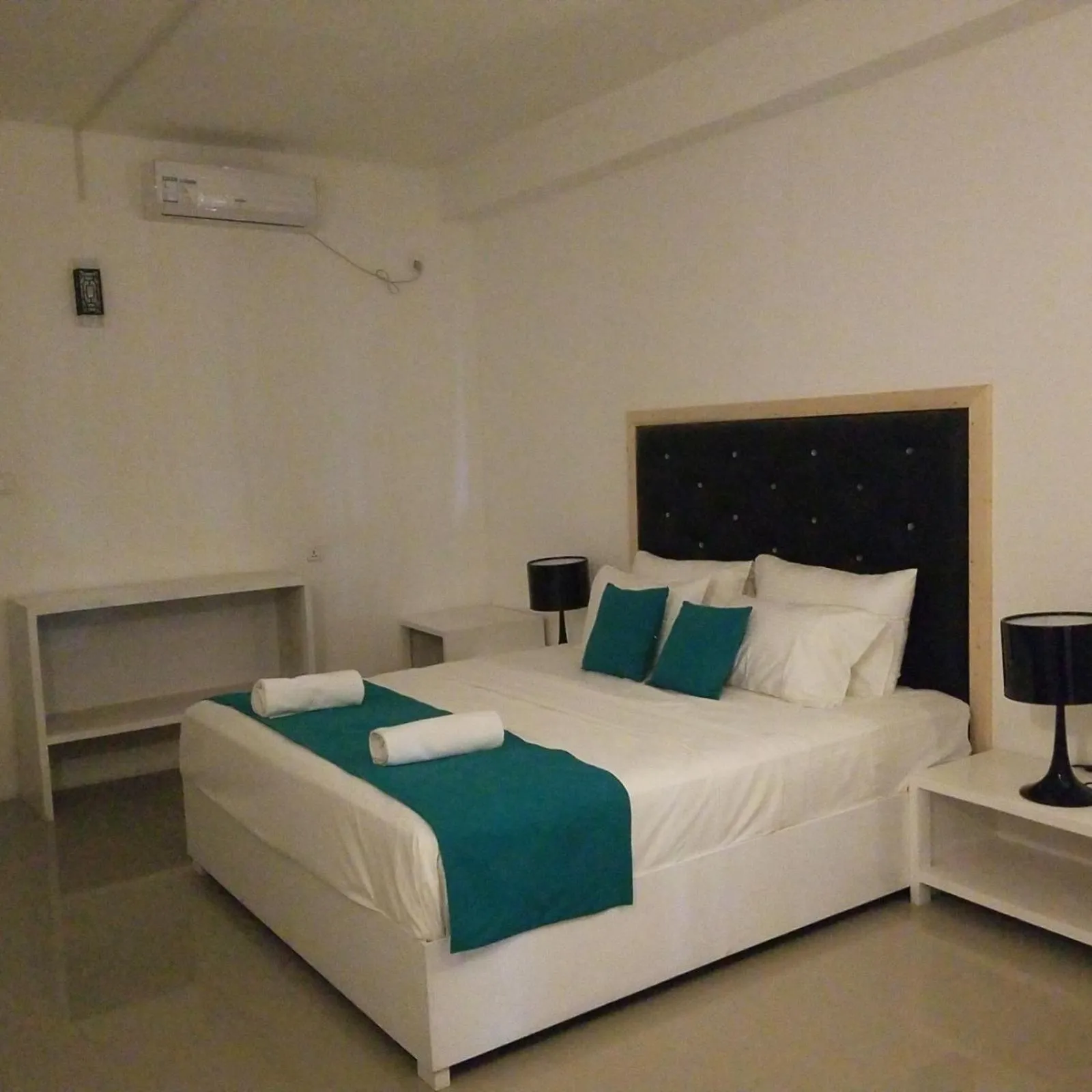 Bed in One World Mirissa