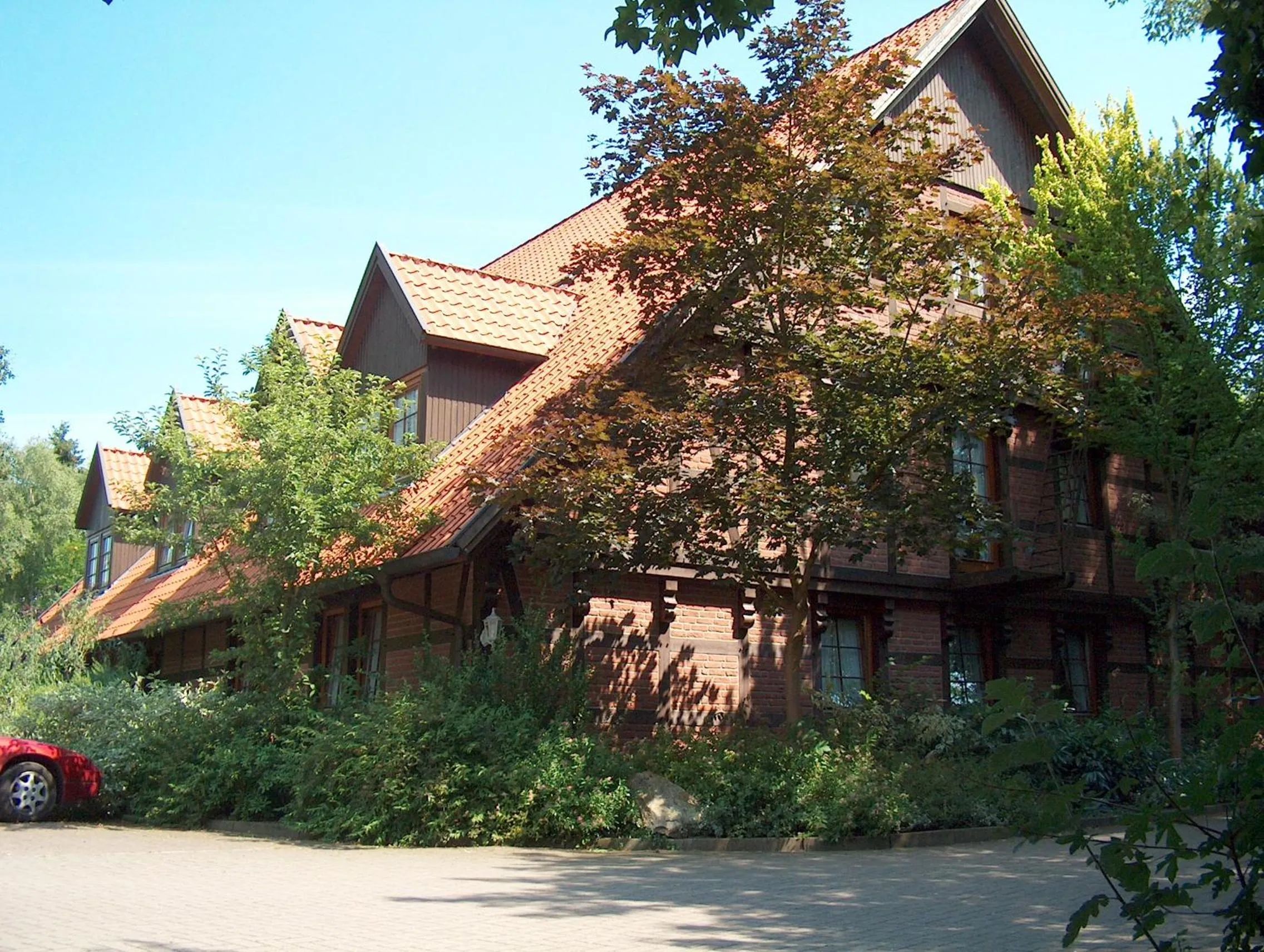 Property building in Akzent Hotel Zur Wasserburg - Hotel Garni bed & breakfast