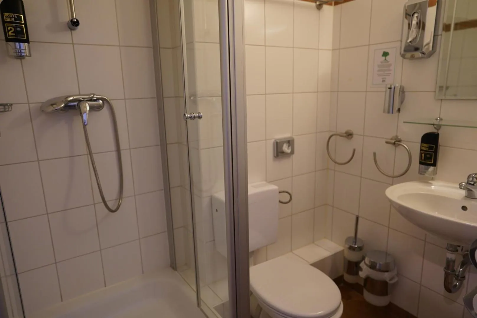 Bathroom in City Pension Berlin