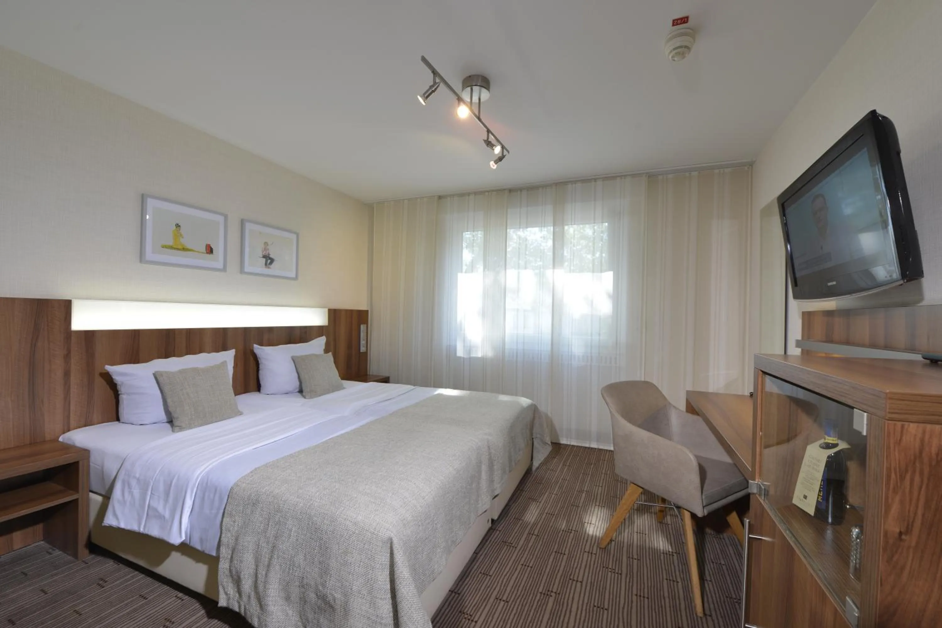 Photo of the whole room, Bed in Parkhotel Oberhausen