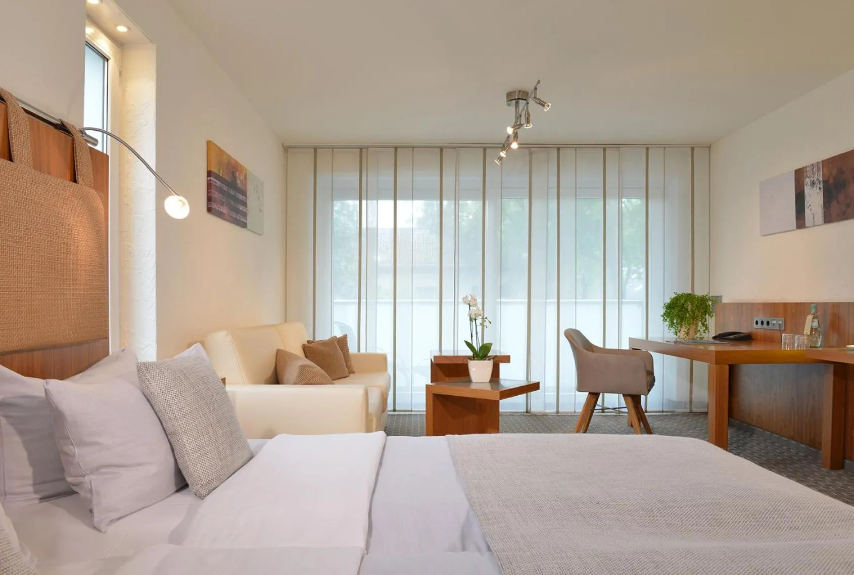 Photo of the whole room, Bed in Parkhotel Oberhausen