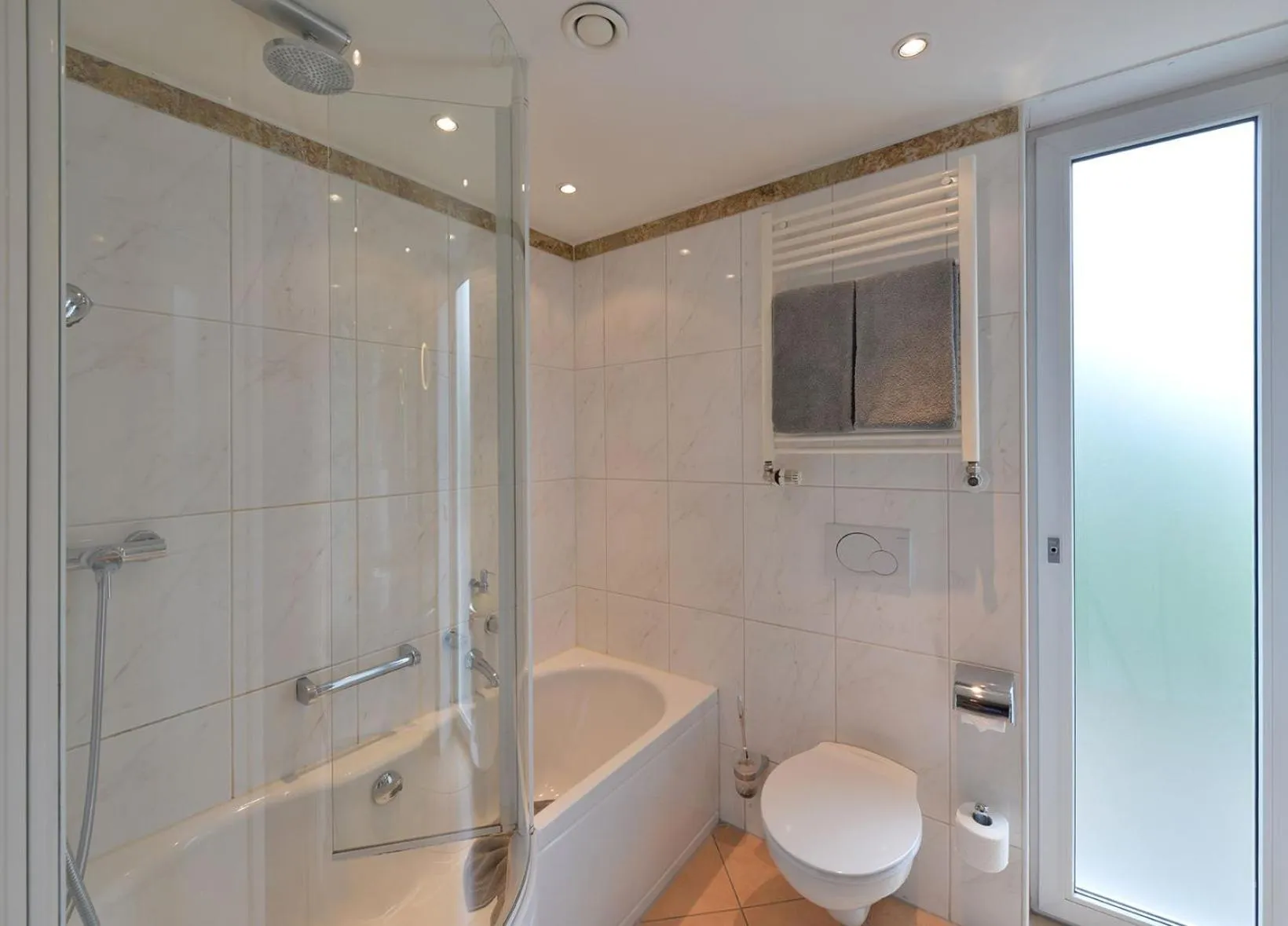 Bathroom in Parkhotel Oberhausen