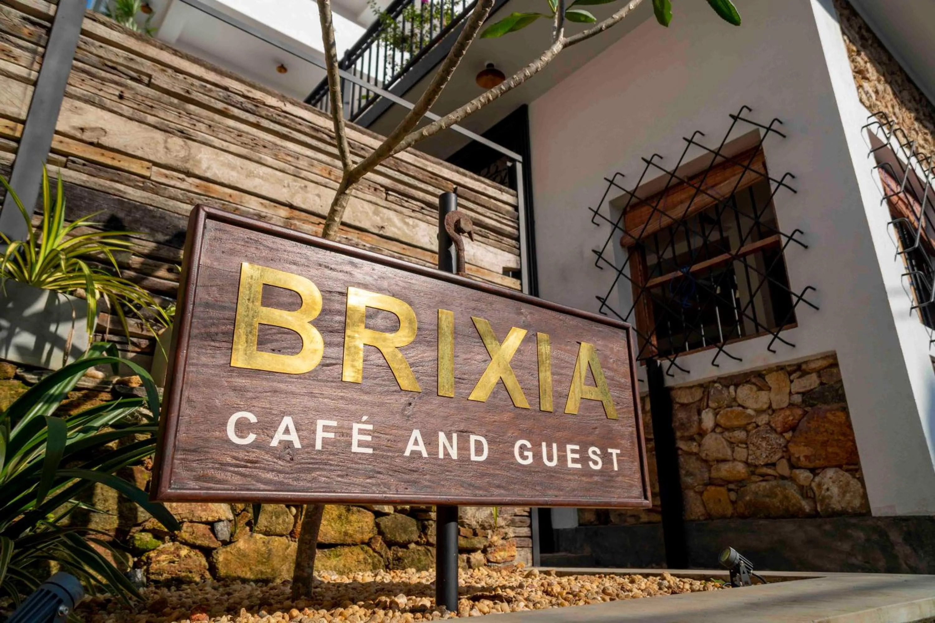 Brixia Cafe & Guest