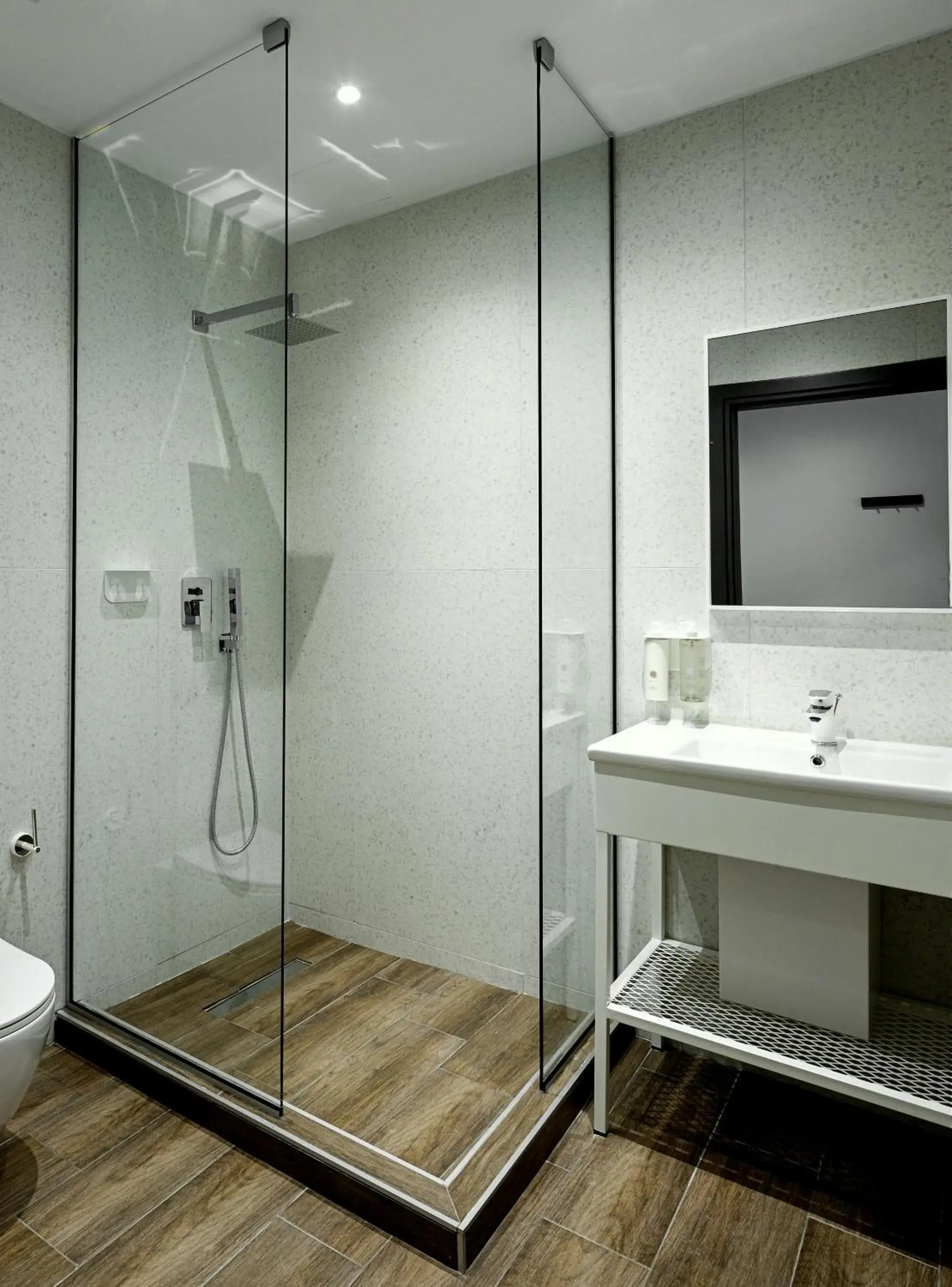 Comfort Double Room White Tower View in Pillow urban stay Comfort Double Room White Tower View in Pillow urban stay