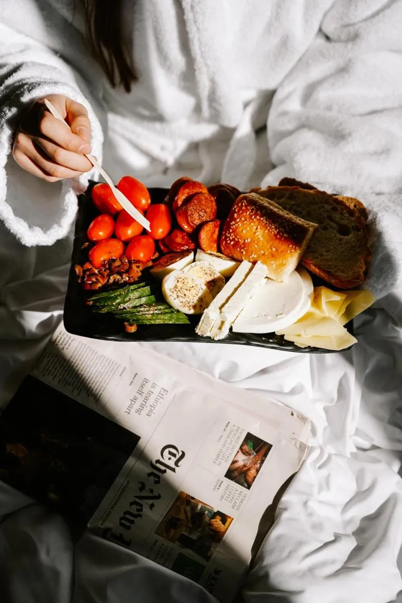 Food in Pillow urban stay