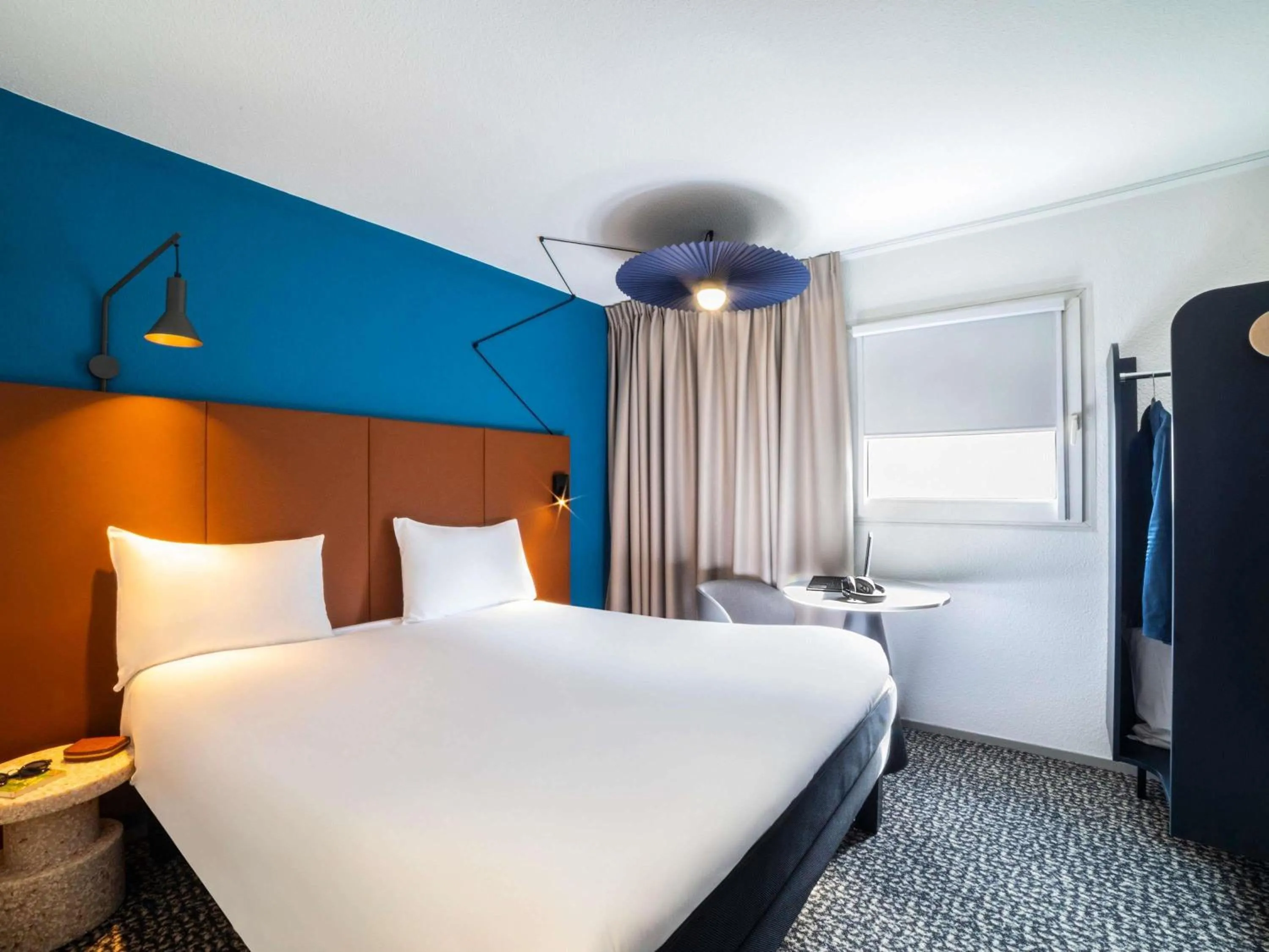 Property building, Bed in ibis Paris porte de Bercy