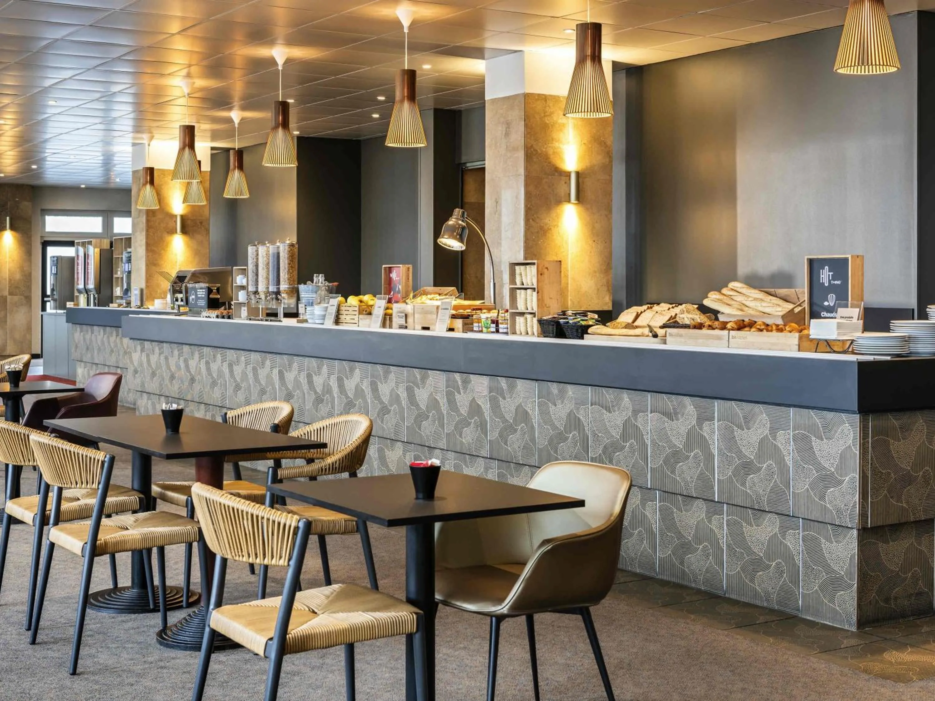 Restaurant/places to eat in ibis Paris porte de Bercy