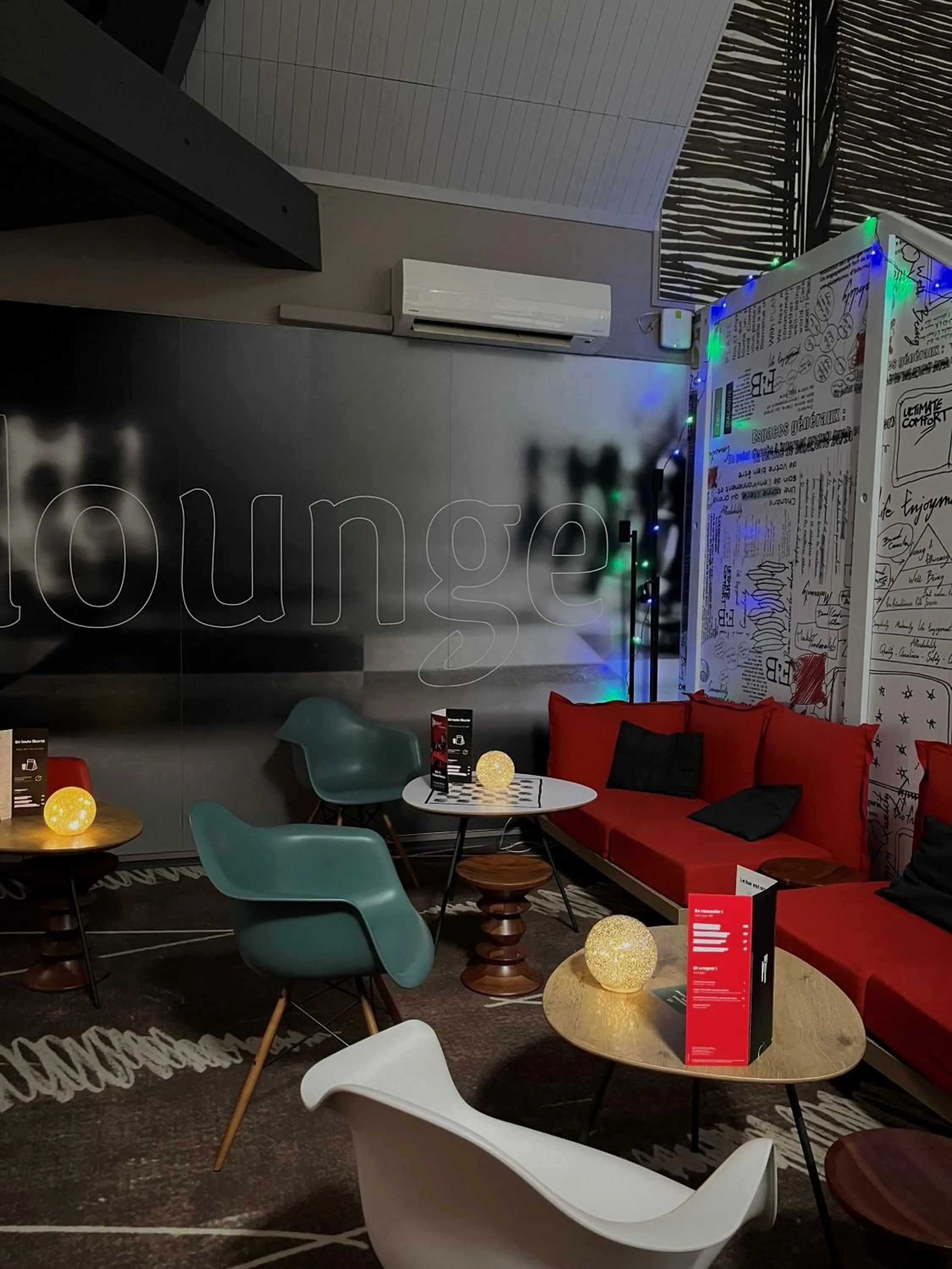 Living room in Ibis Provins