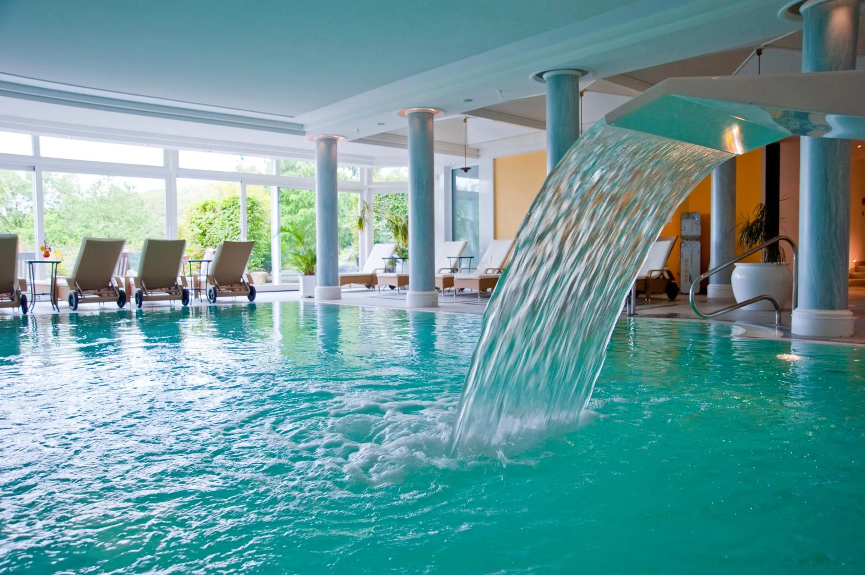 Swimming pool in Hotel Hofgut Georgenthal