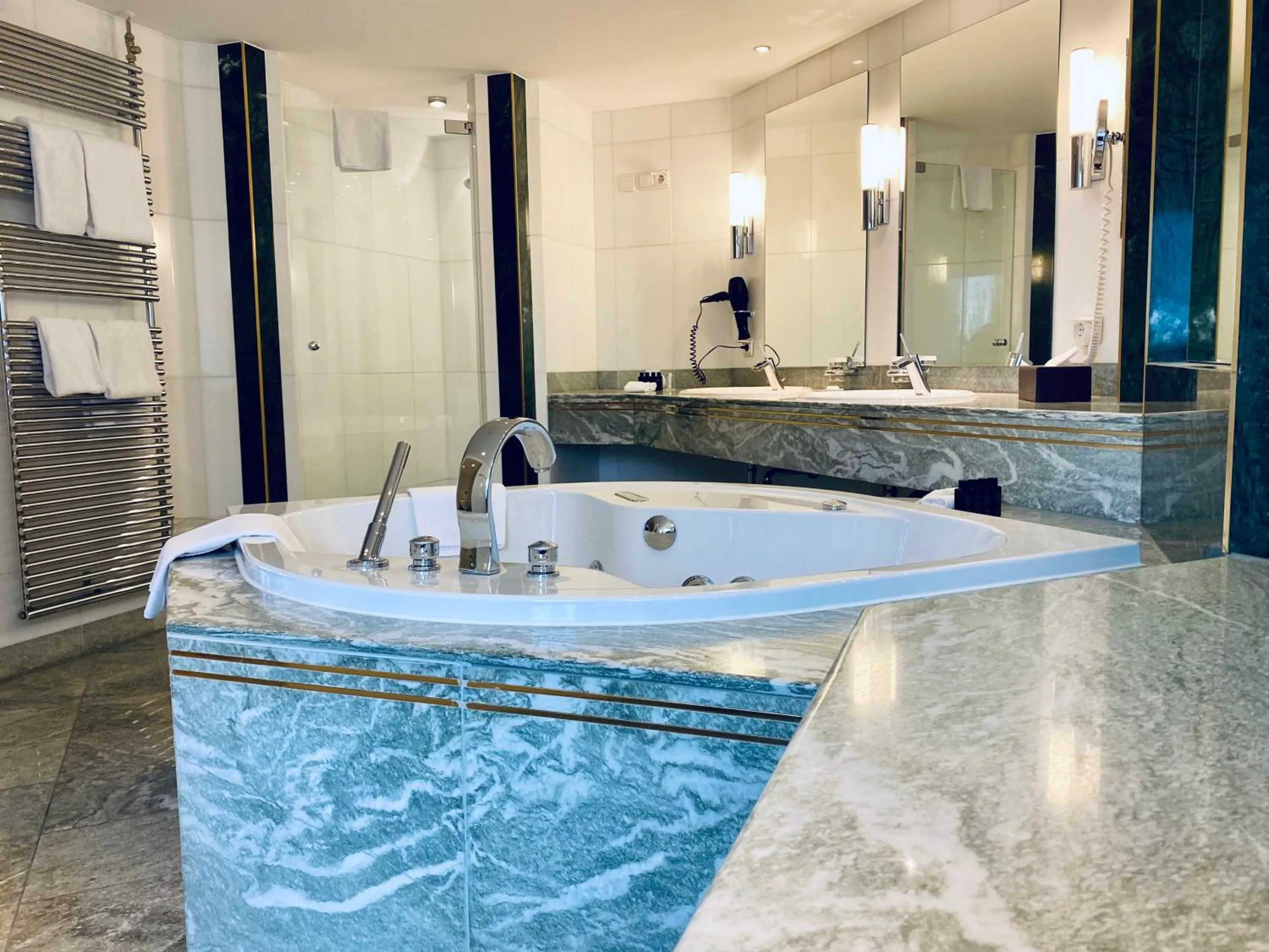 Bathroom in Hotel Palace Berlin