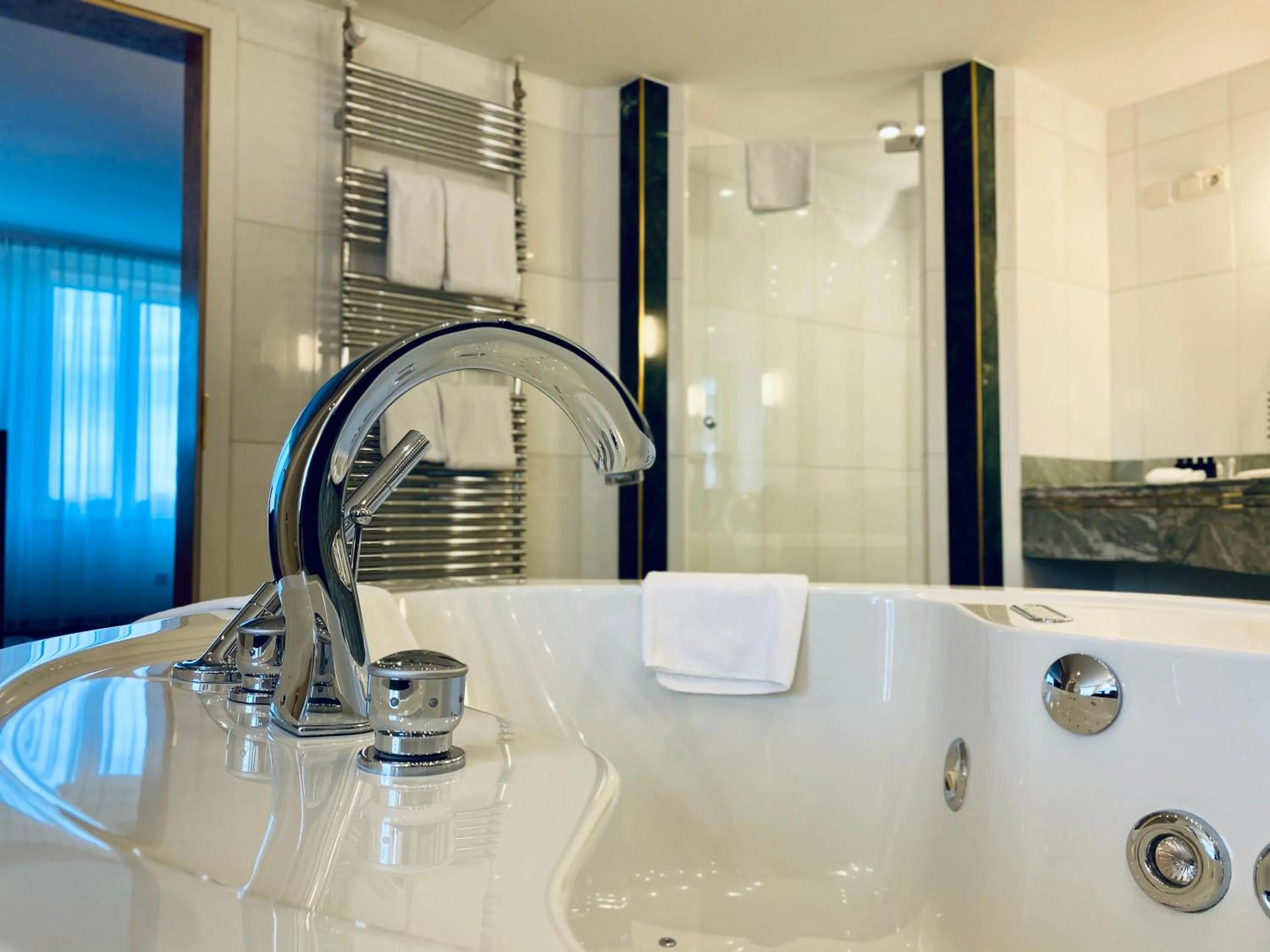 Bathroom in Hotel Palace Berlin