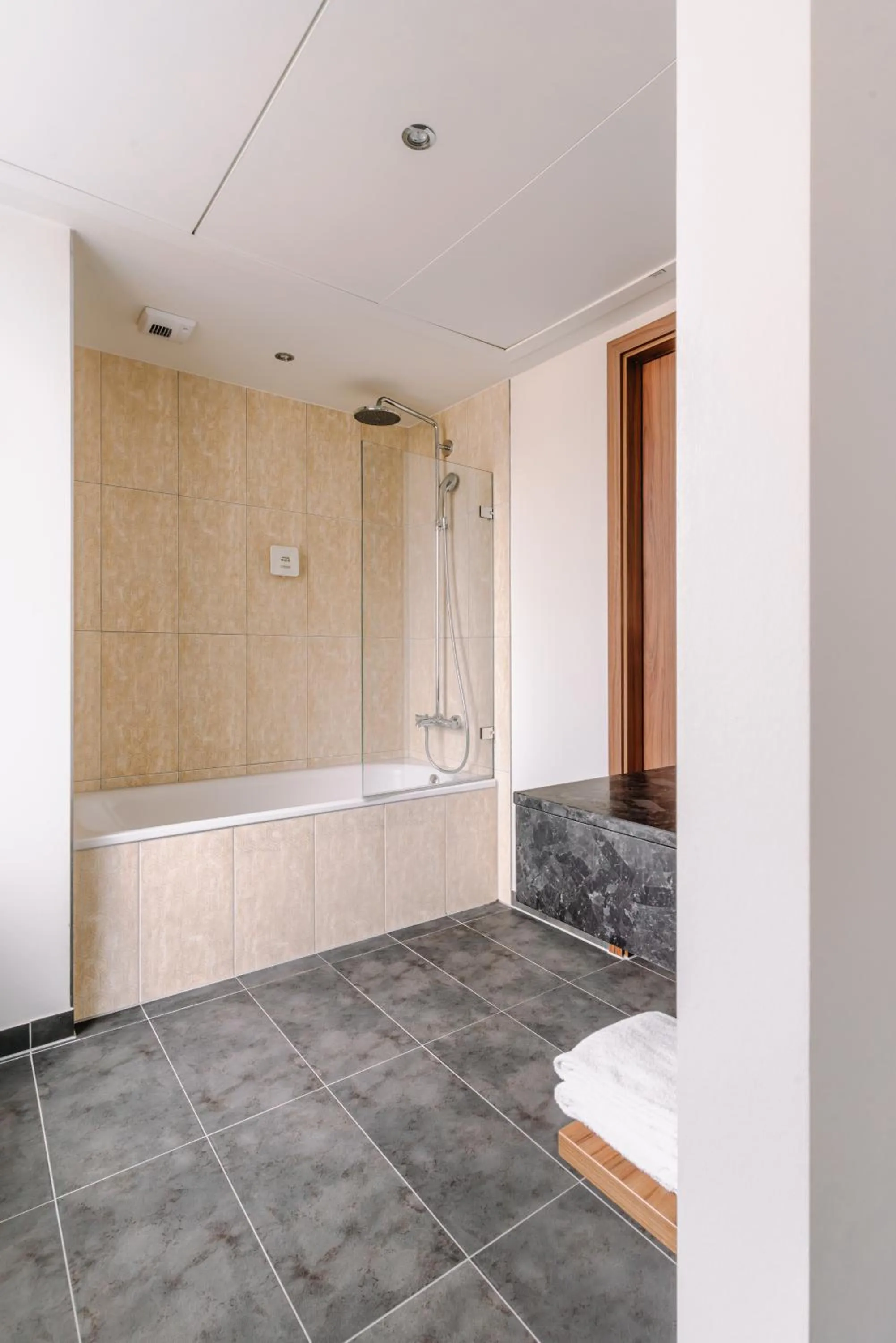 Bathroom in Reichshof Hotel Hamburg