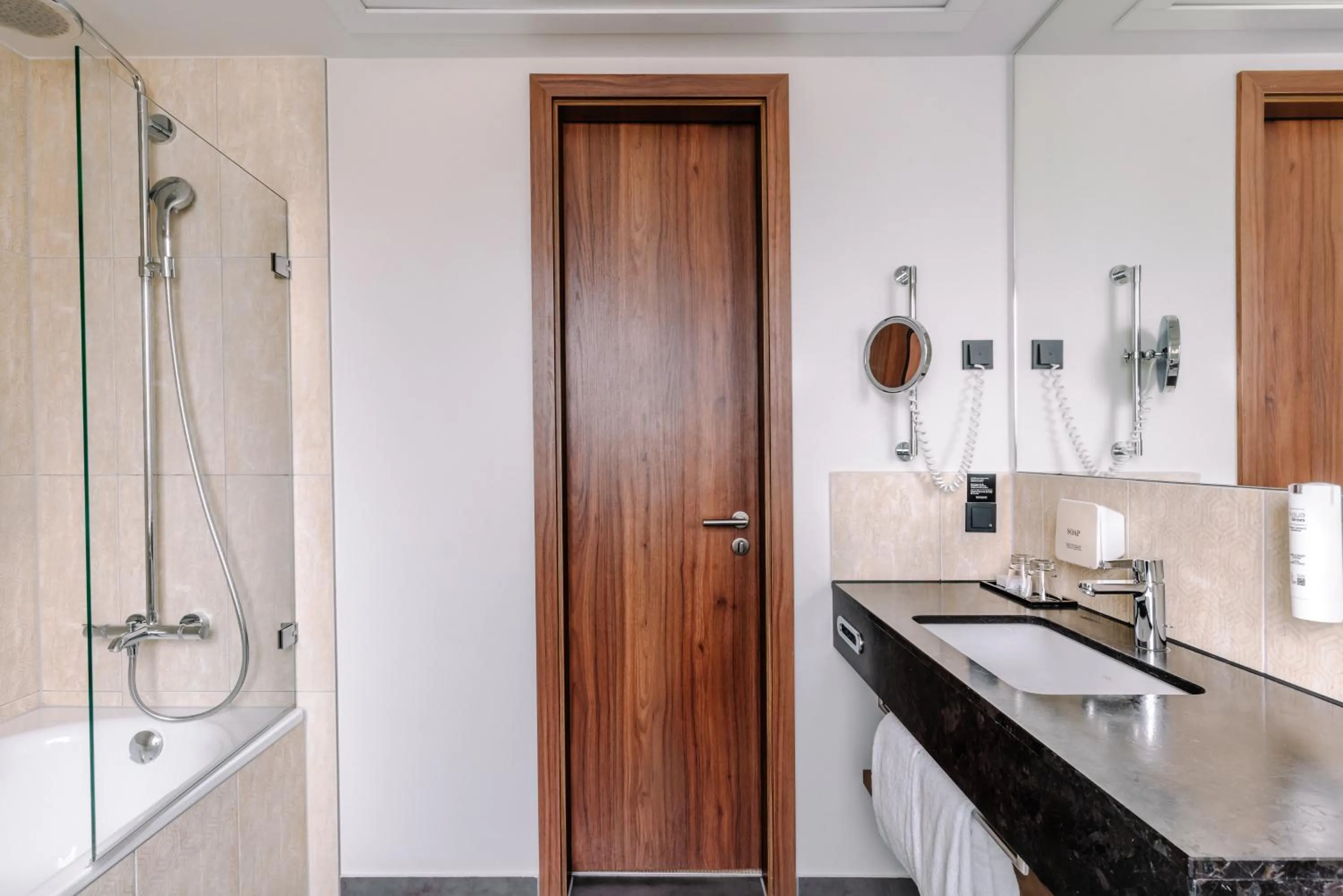 Bathroom in Reichshof Hotel Hamburg