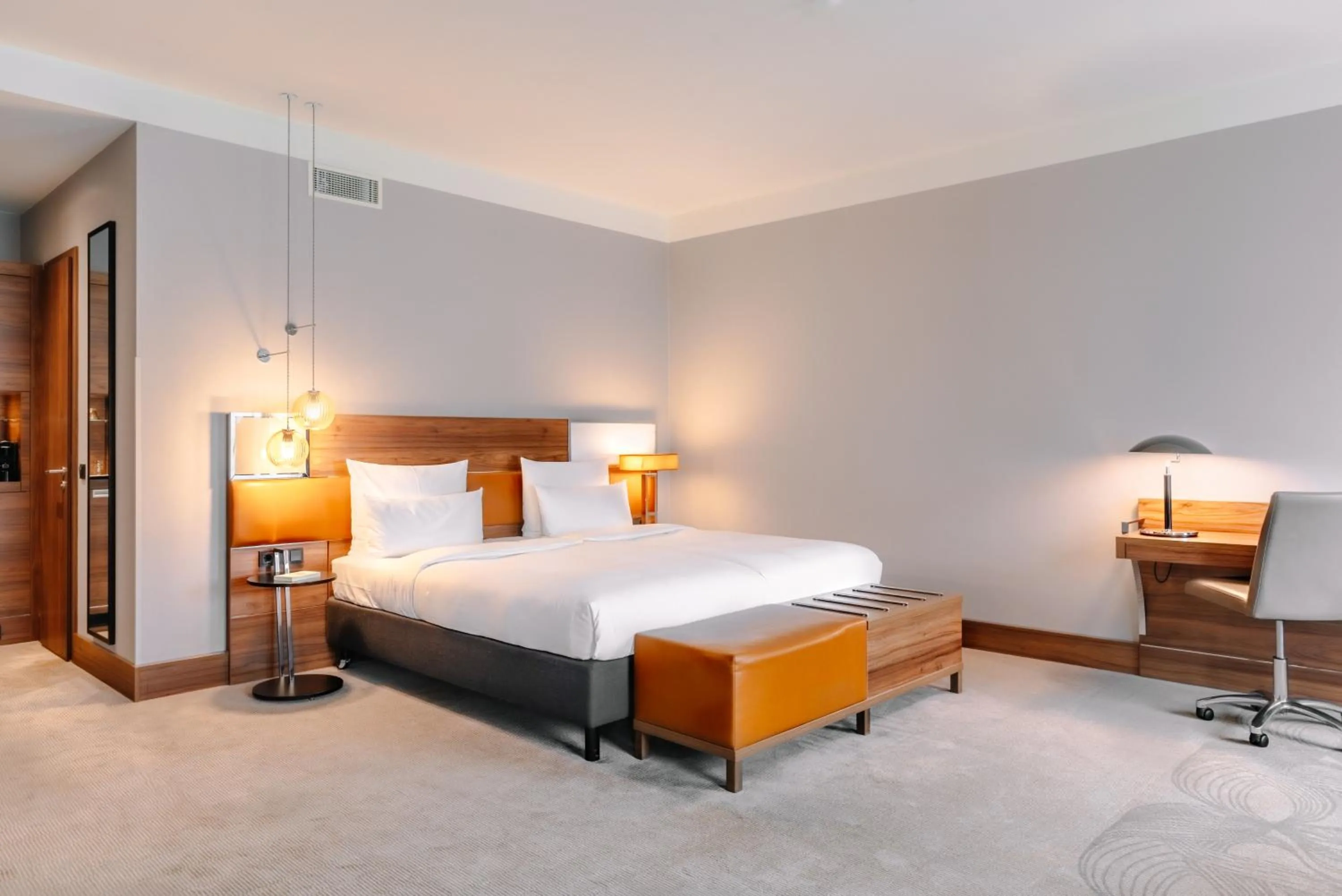 Bed in Reichshof Hotel Hamburg