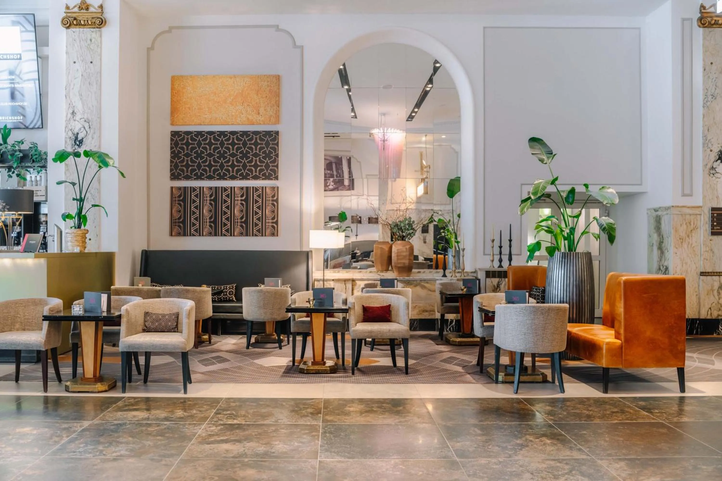 Lobby or reception in Reichshof Hotel Hamburg