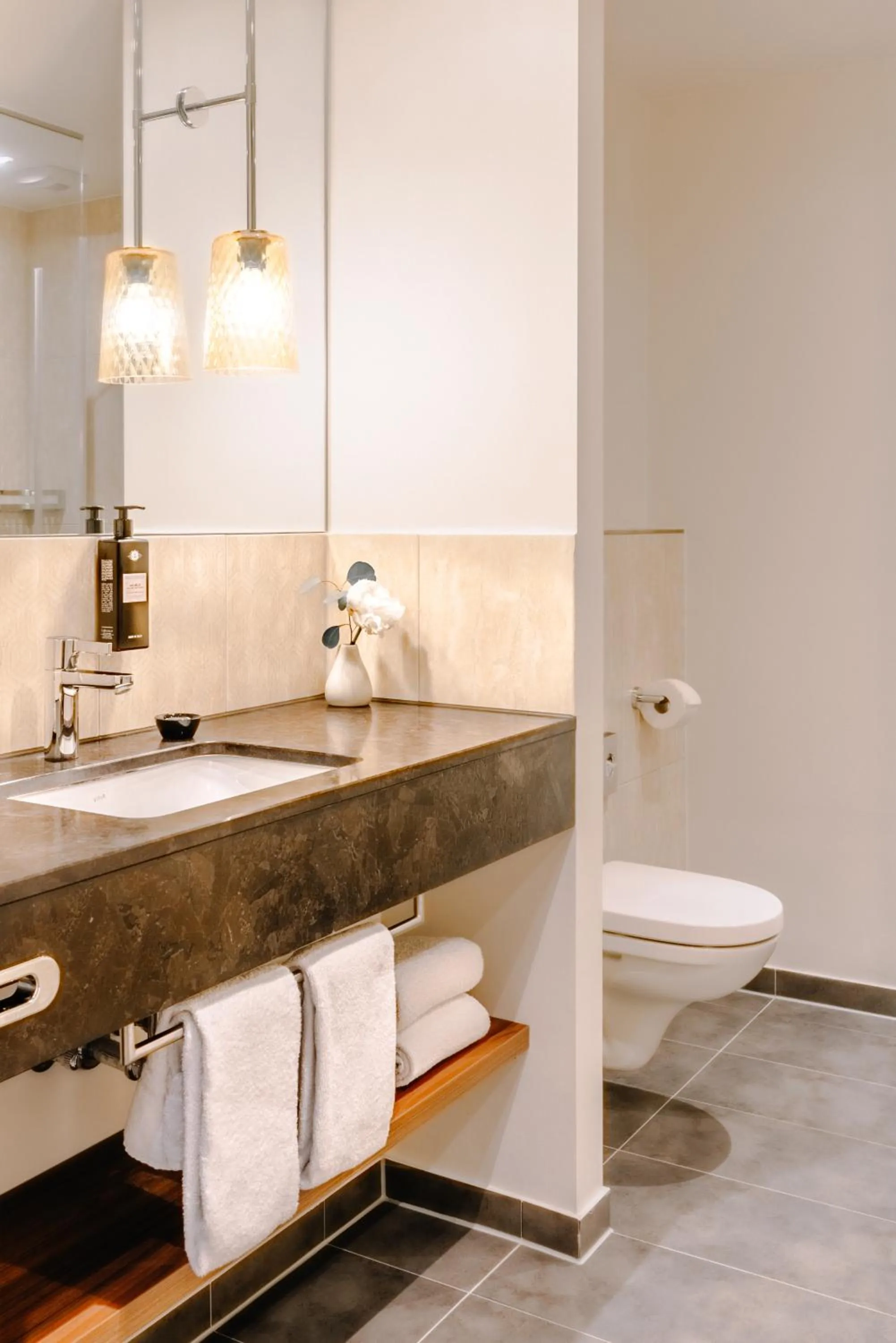 Bathroom in Reichshof Hotel Hamburg