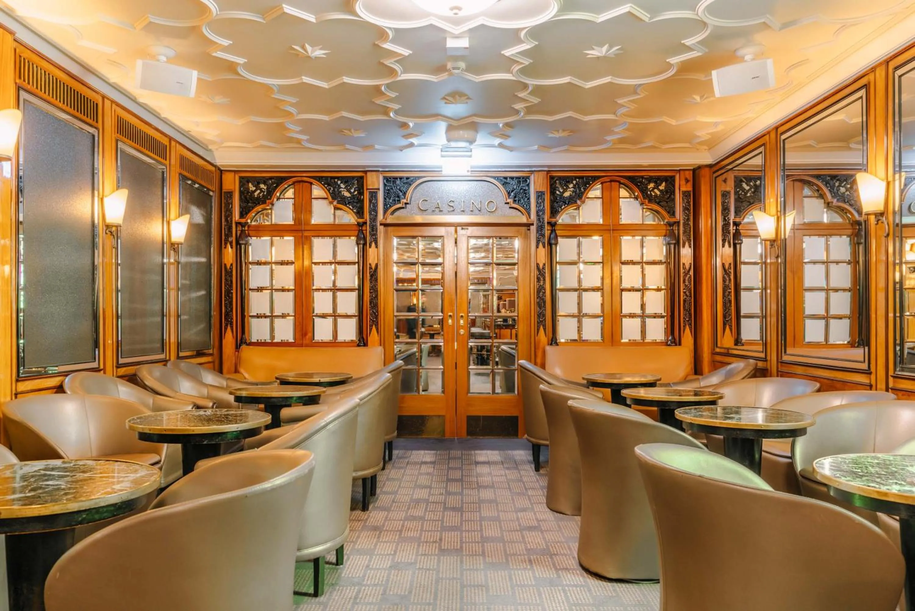 Lounge or bar in Reichshof Hotel Hamburg