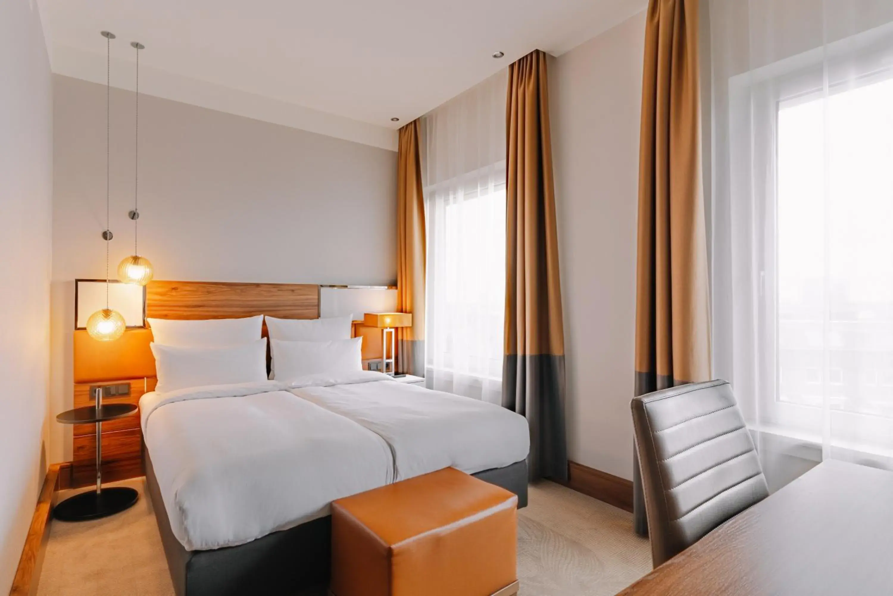 Twin Medium Room in Reichshof Hotel Hamburg Twin Medium Room in Reichshof Hotel Hamburg