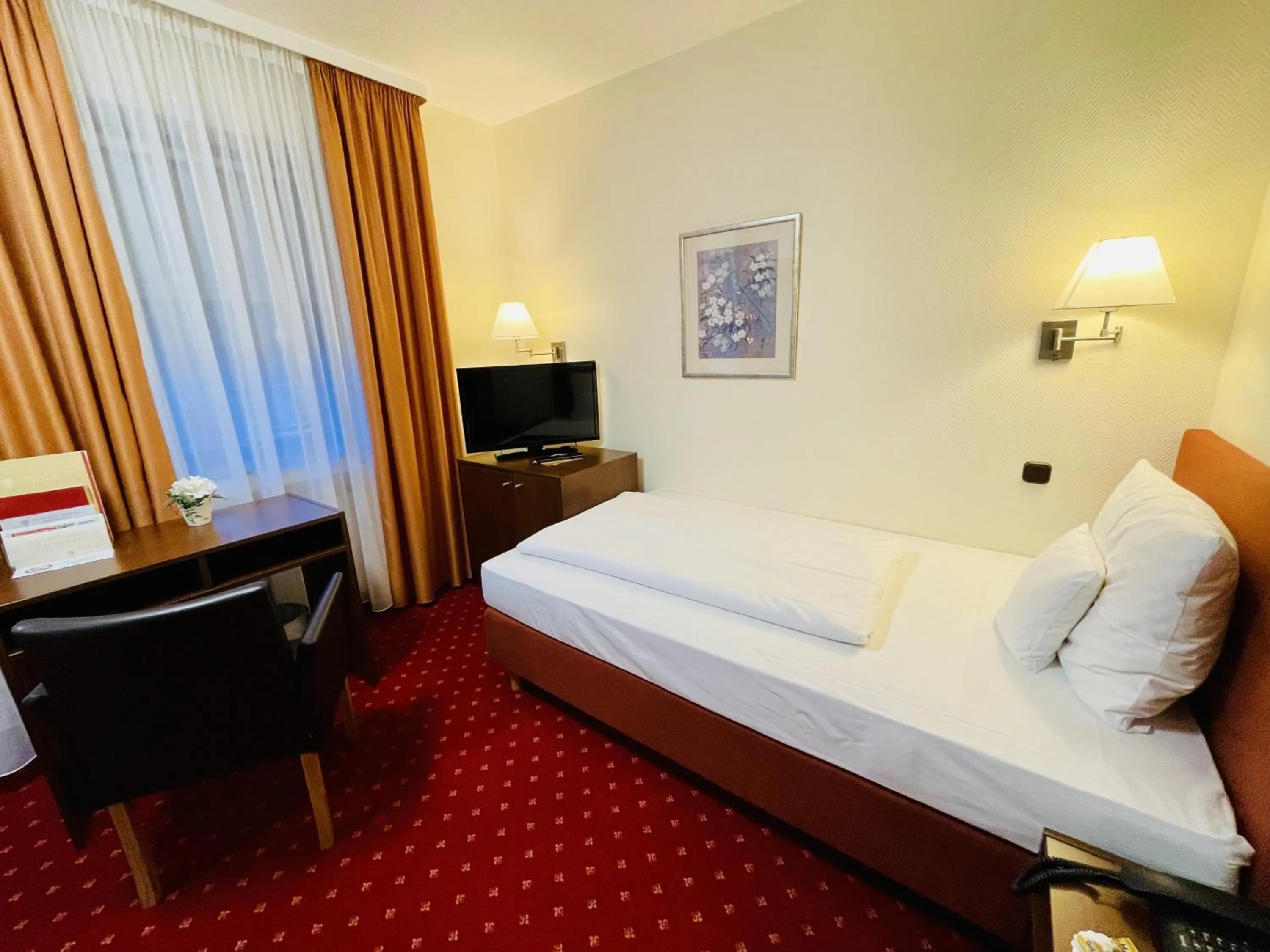 Photo of the whole room, Bed in Schloss Hotel Herborn