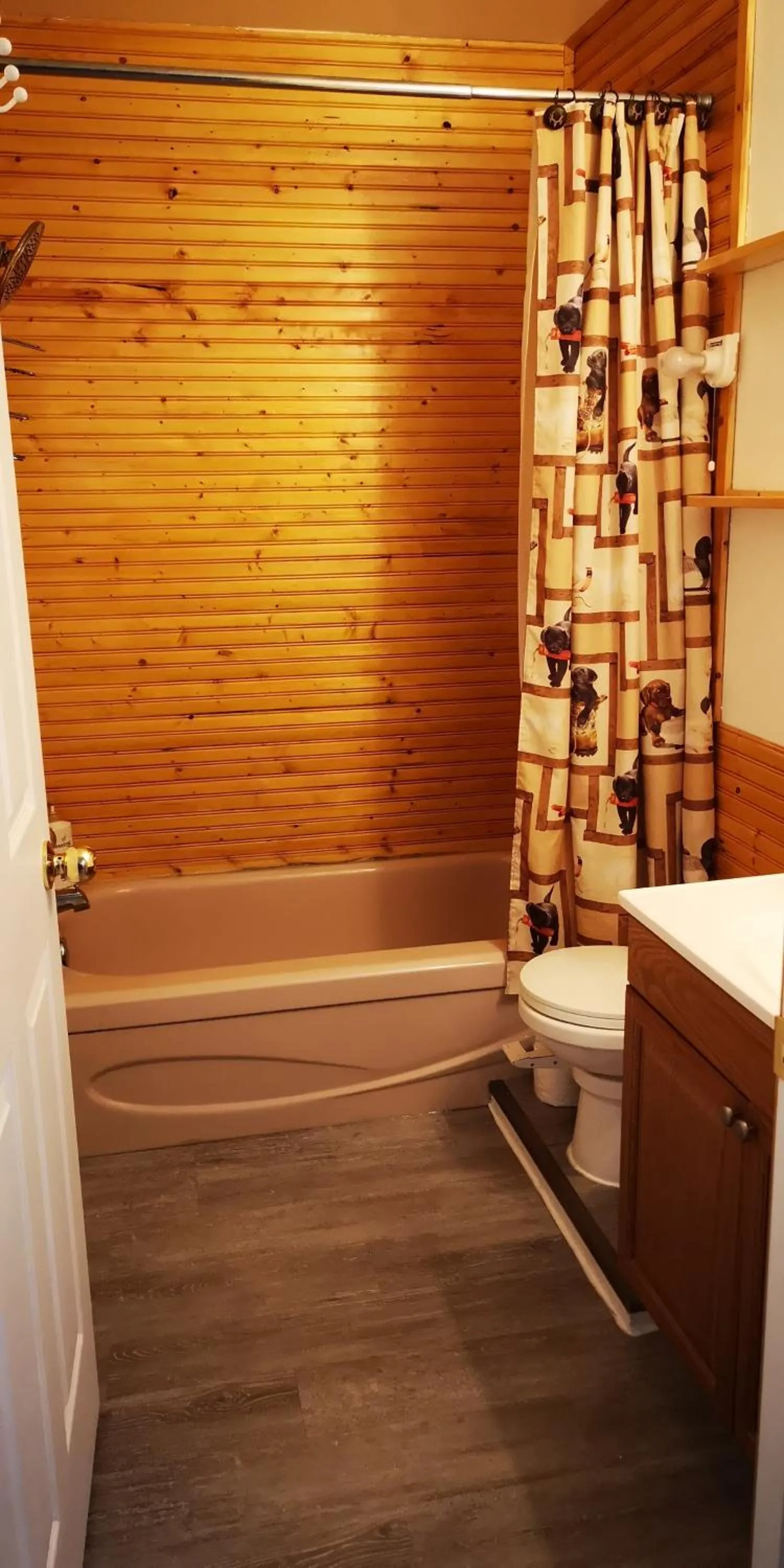 Bathroom in Yellow Dog Lodge, Inc.