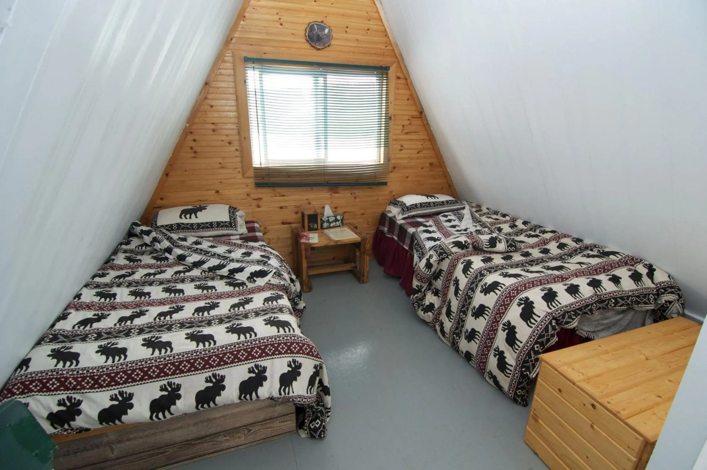 Bedroom, Bed in Yellow Dog Lodge, Inc.