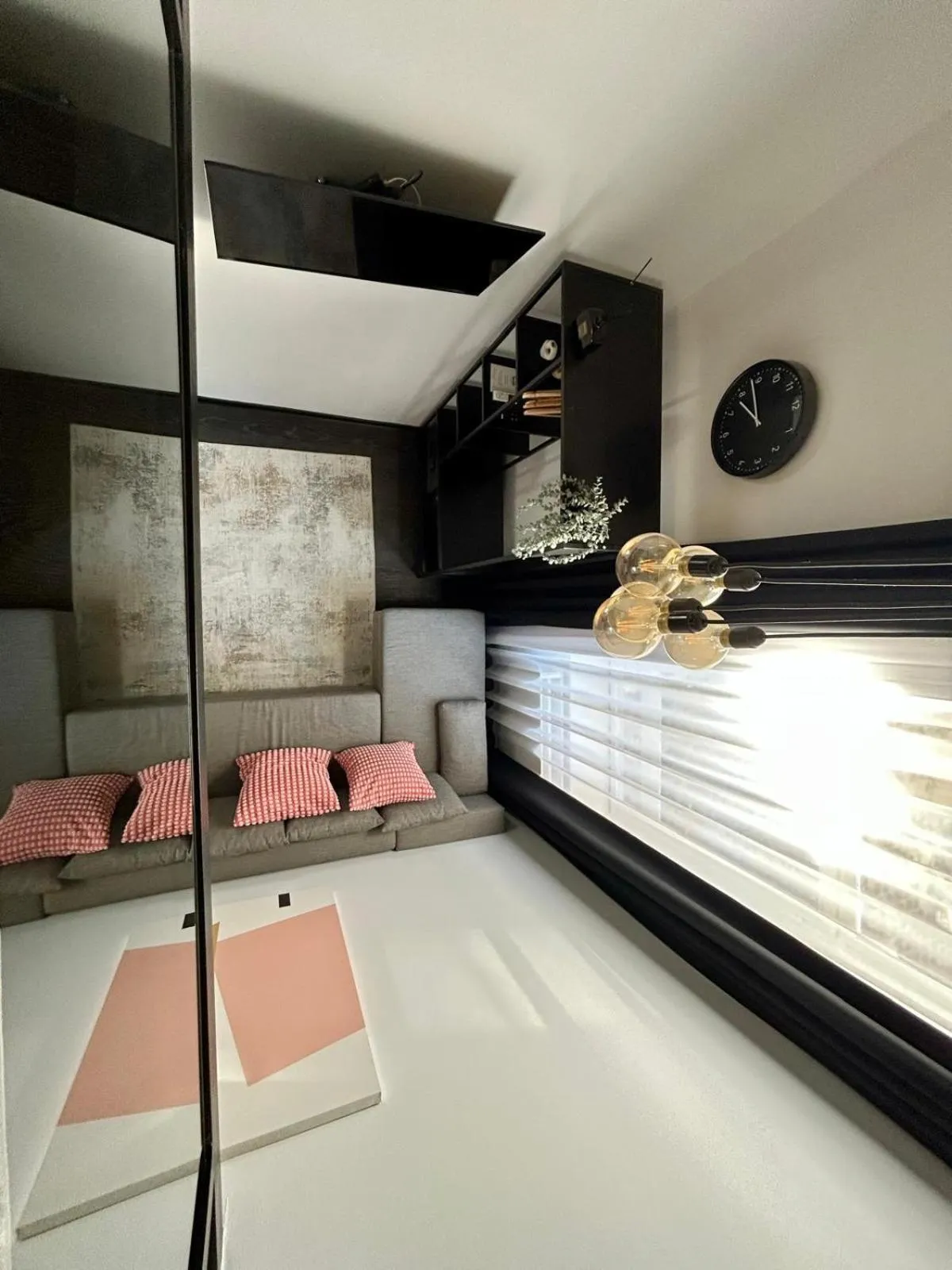 TV and multimedia in Butik Life Hotel & Apartments