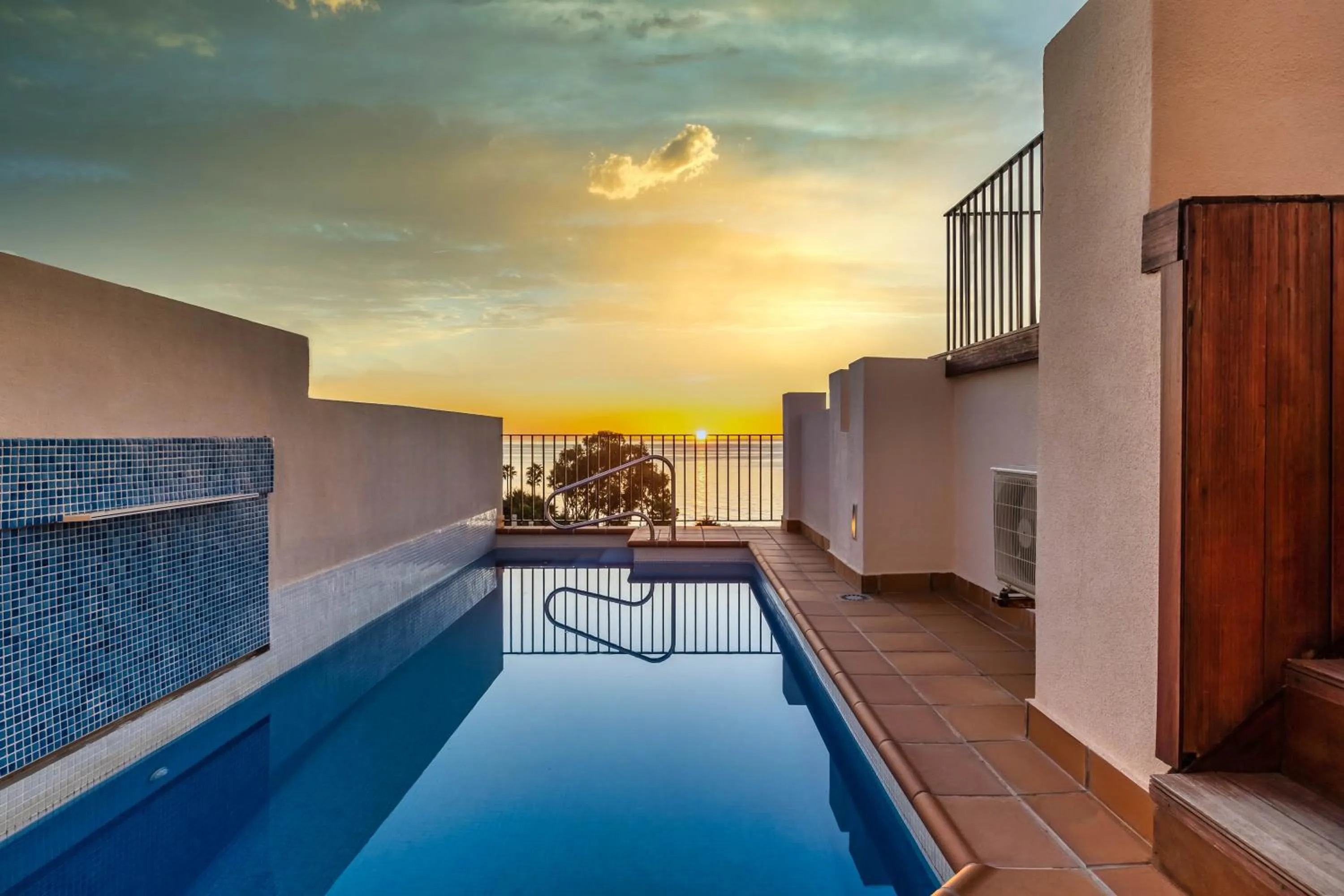 Swimming pool in Bahía Boutique Apartments