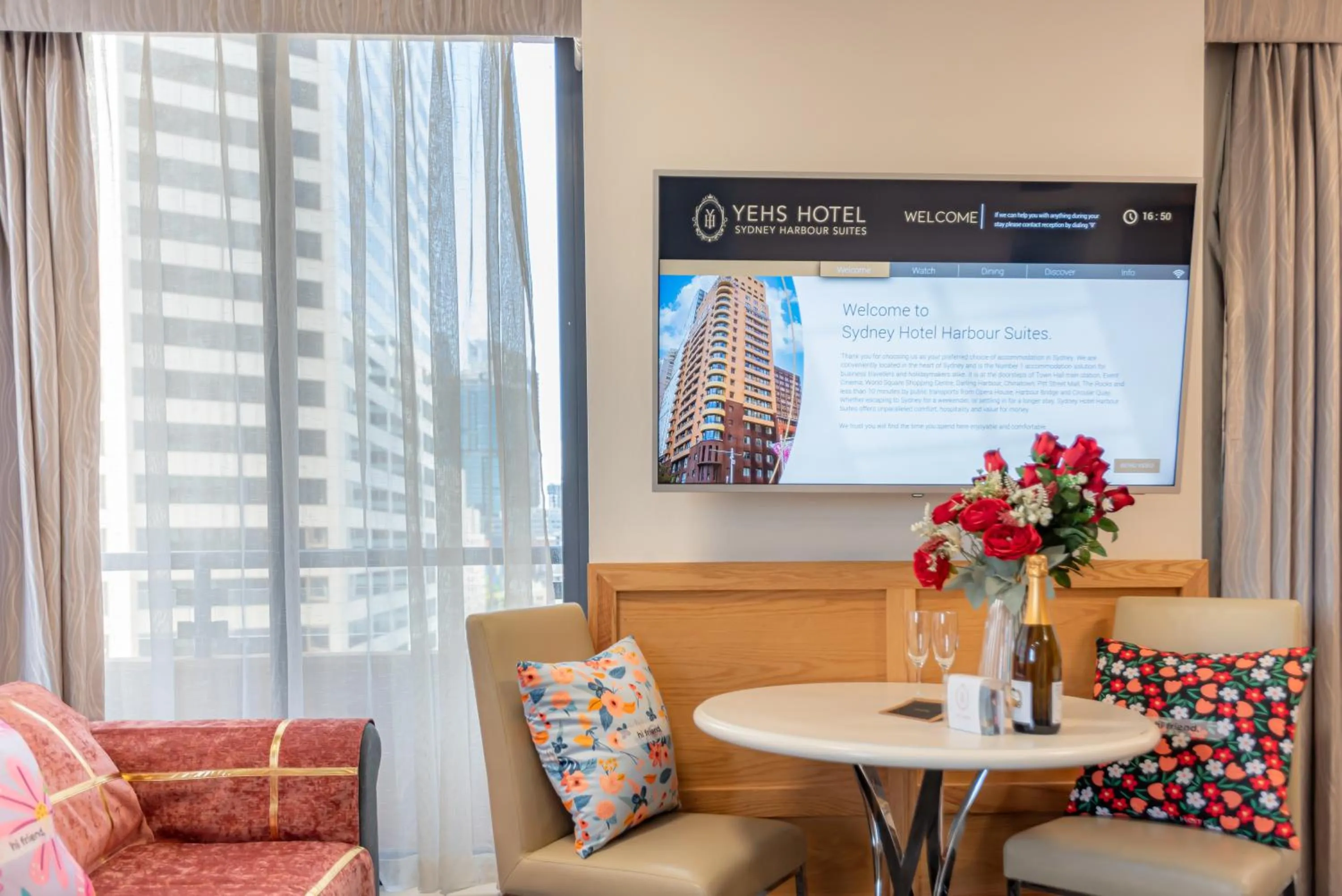 TV and multimedia in YEHS Hotel Sydney Harbour Suites