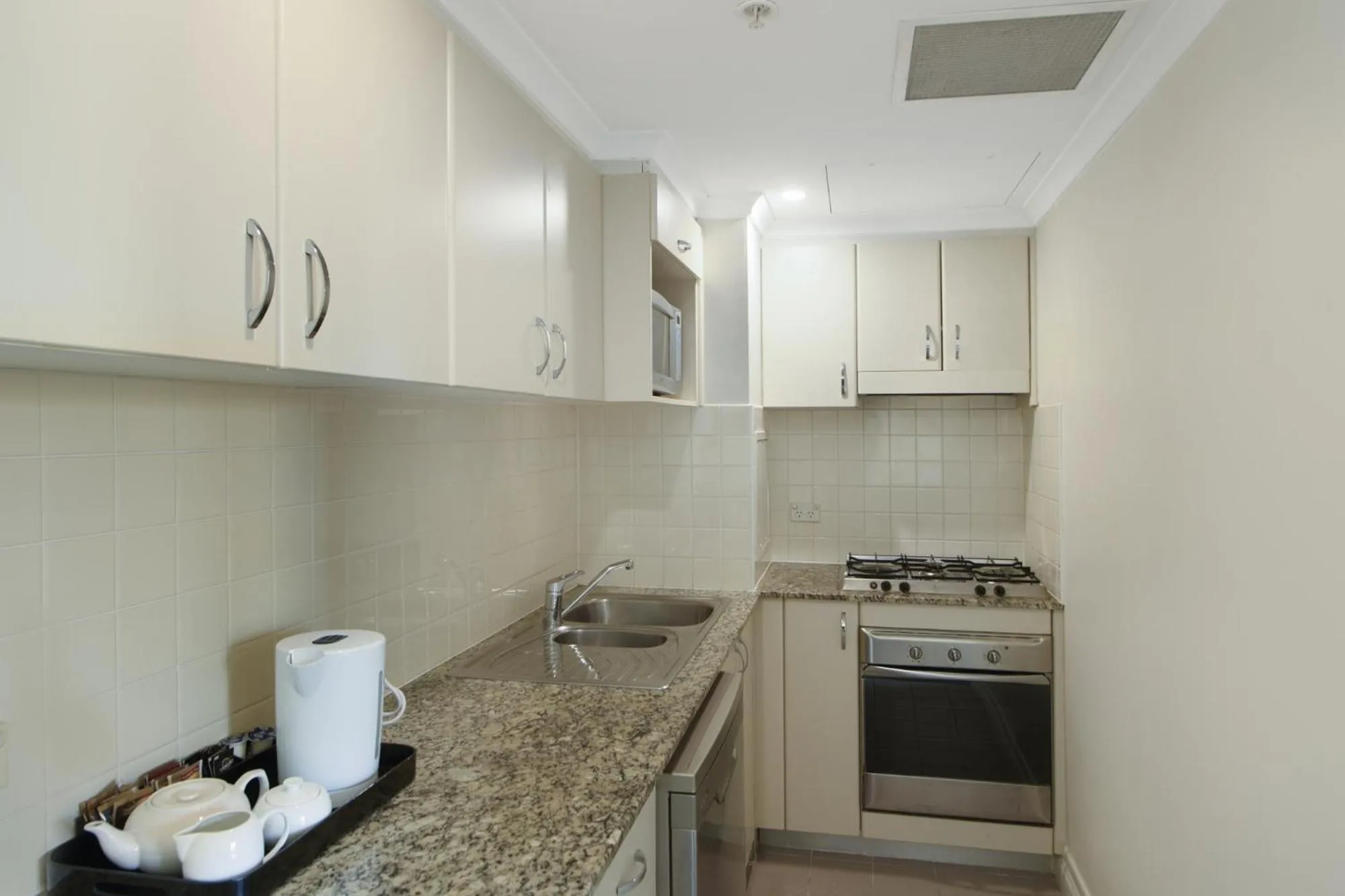 Kitchen or kitchenette, Kitchen/Kitchenette in YEHS Hotel Sydney Harbour Suites